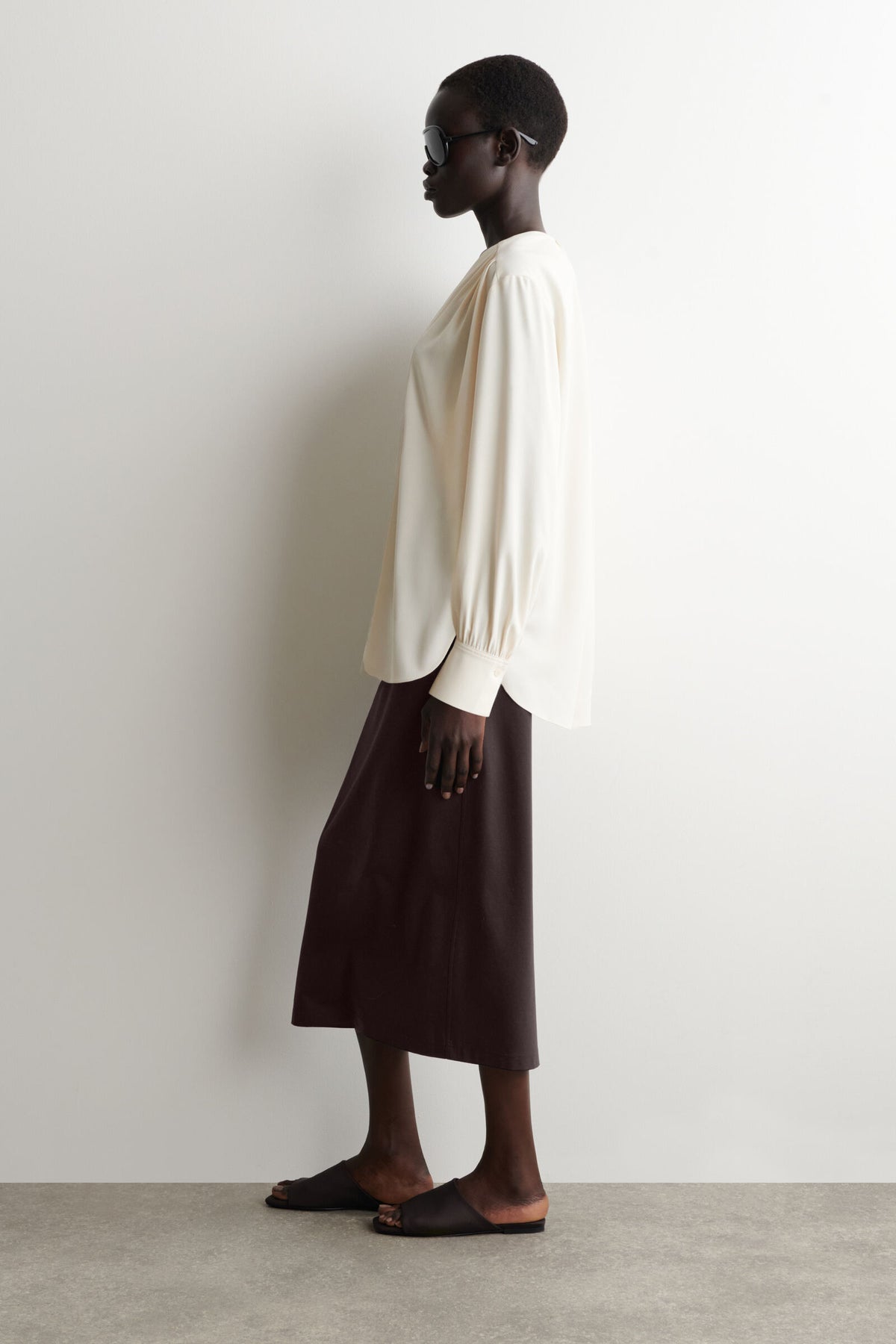 BLUSA DE ESCOTE V RECOGIDA - BEIGE CLARO - StillMedia/Lookbook