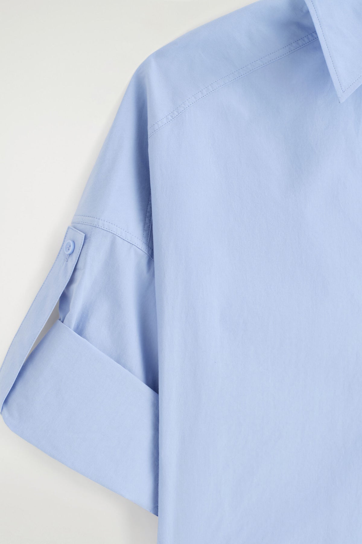 VESTIDO DE CAMISA DE ALGODÓN POPLÍN CON MANGAS CORTAS - AZUL | DescriptiveDetail