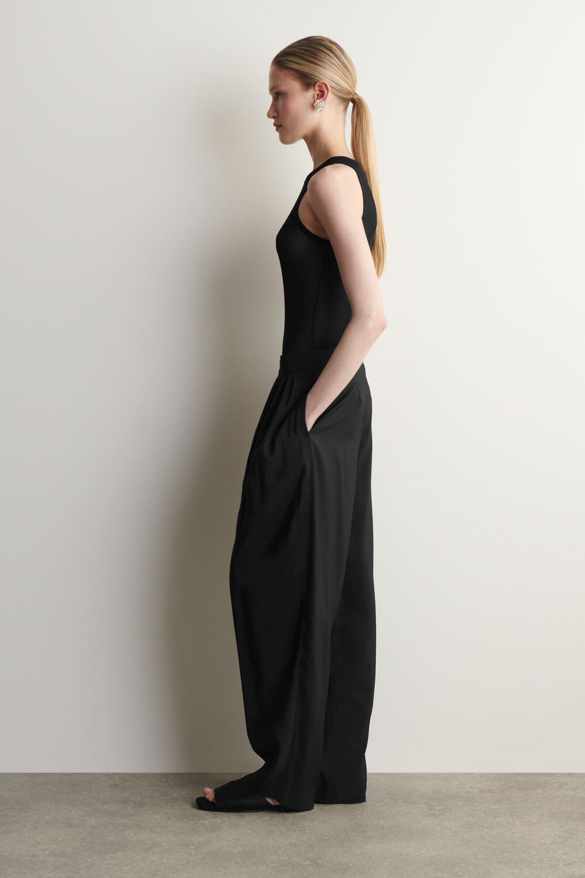 PANTALONES DRAPEADOS DE PIERNA RECTA - NEGRO - StillMedia/Lookbook