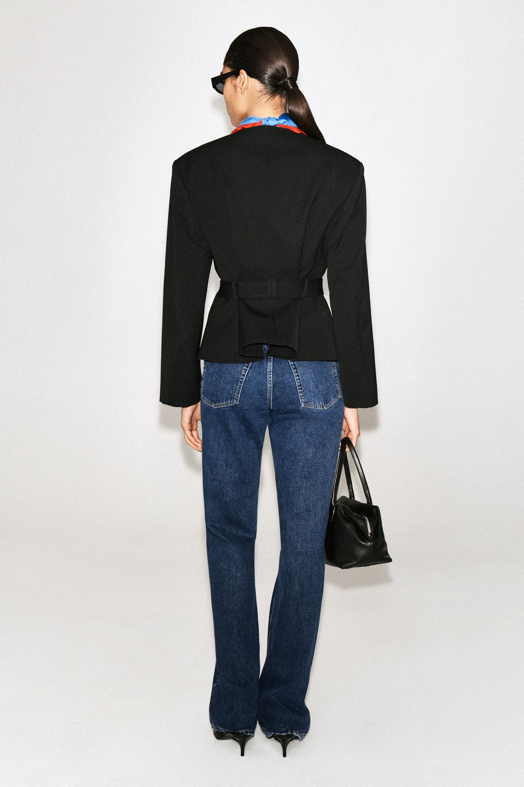 SACO PEPLUM CON CINTURÓN - NEGRO