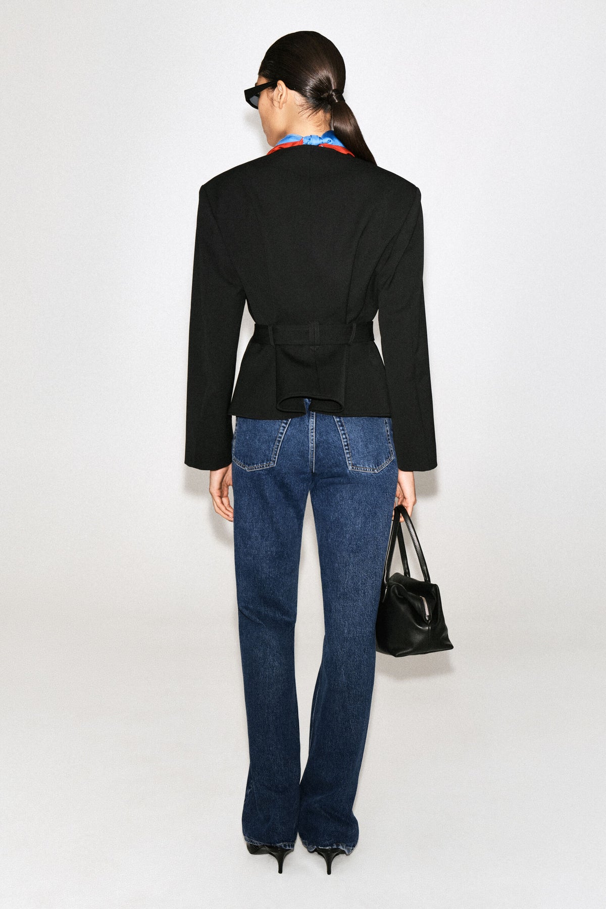 SACO PEPLUM CON CINTURÓN - NEGRO