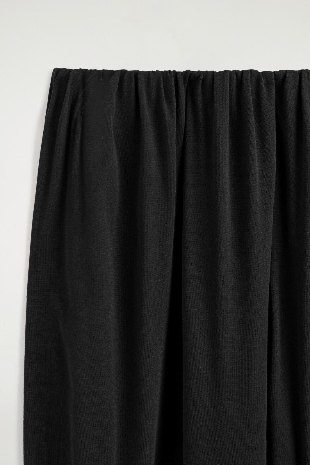 PANTALONES DE JERSEY CON VOLUMEN RECOGIDO - NEGRO | DescriptiveDetail