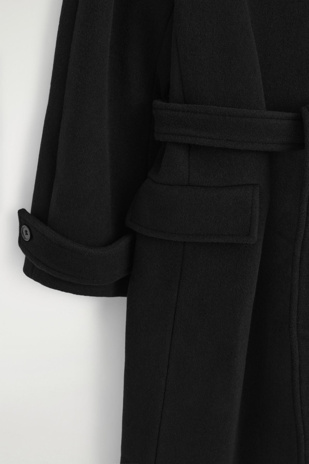 ABRIGO DE CUELLO ALTO DE MEZCLA DE LANA CON CINTURÓN - NEGRO | DescriptiveDetail
