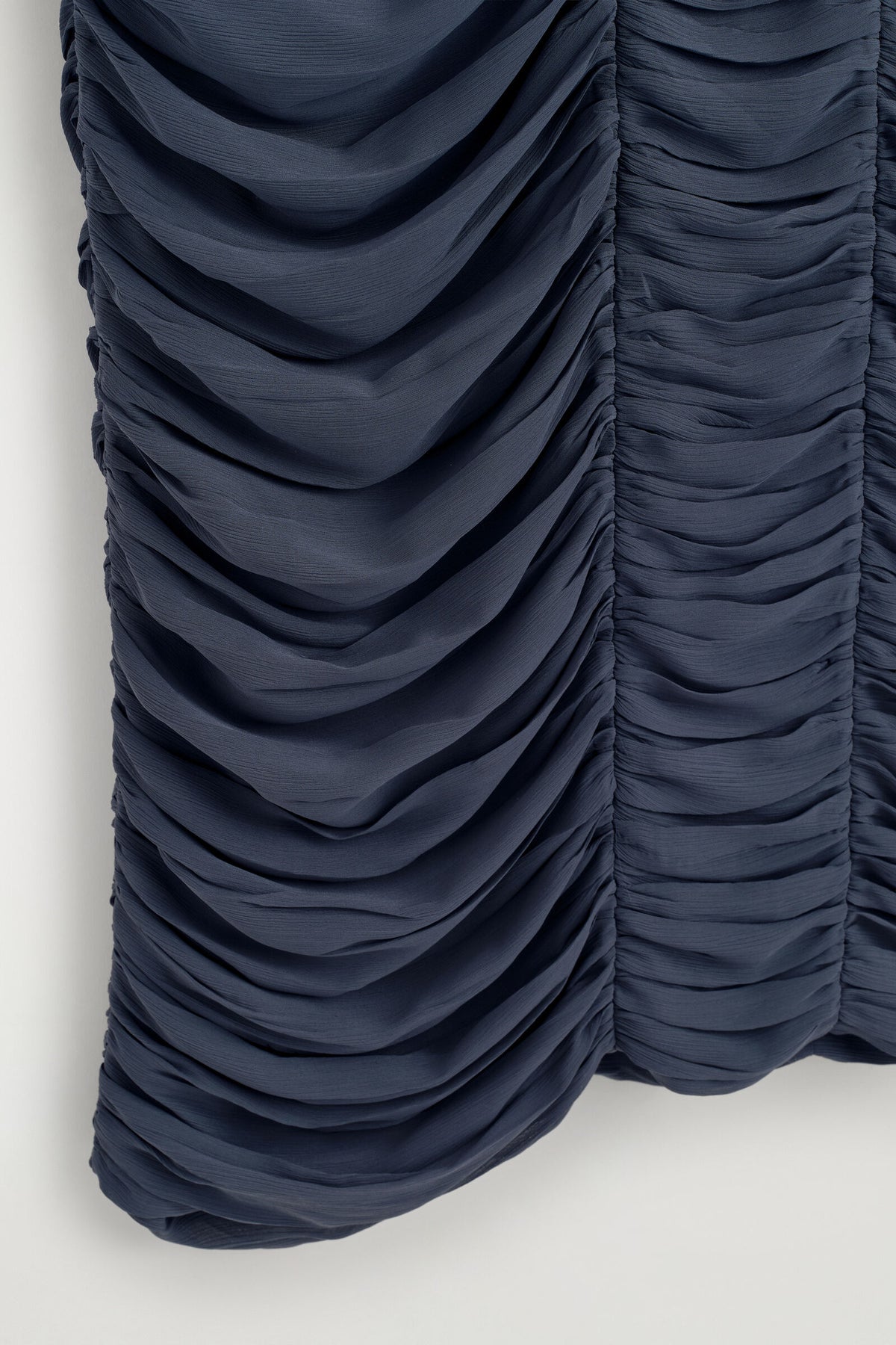VESTIDO CON PANELES FRUNCIDOS - AZUL ACERO | DescriptiveDetail