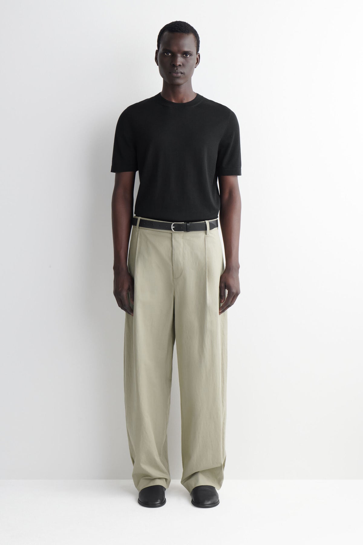 PANTALONES DE ALGODÓN Y LINO DE CORTE RELAJADO Y PIERNA BARREL - KAKI