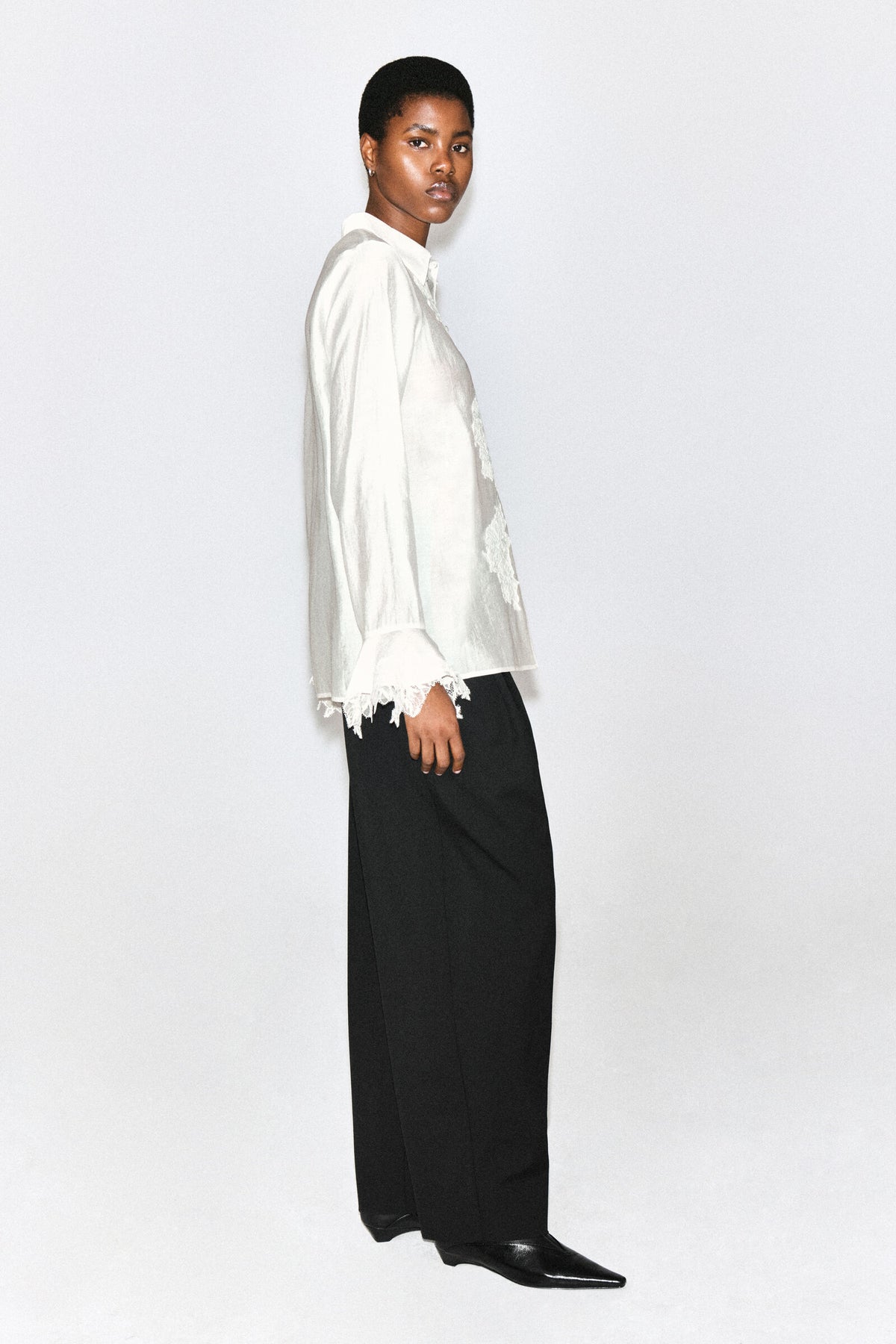 CAMISA FLUIDA CON DETALLE DE ENCAJE - MARFIL