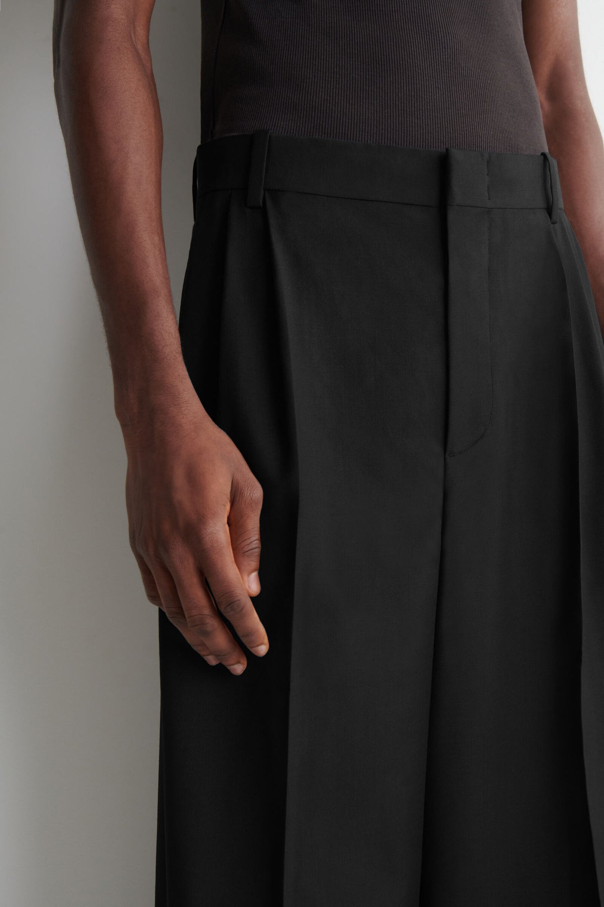 PANTALONES ANCHOS DE PLIEGUES - NEGRO