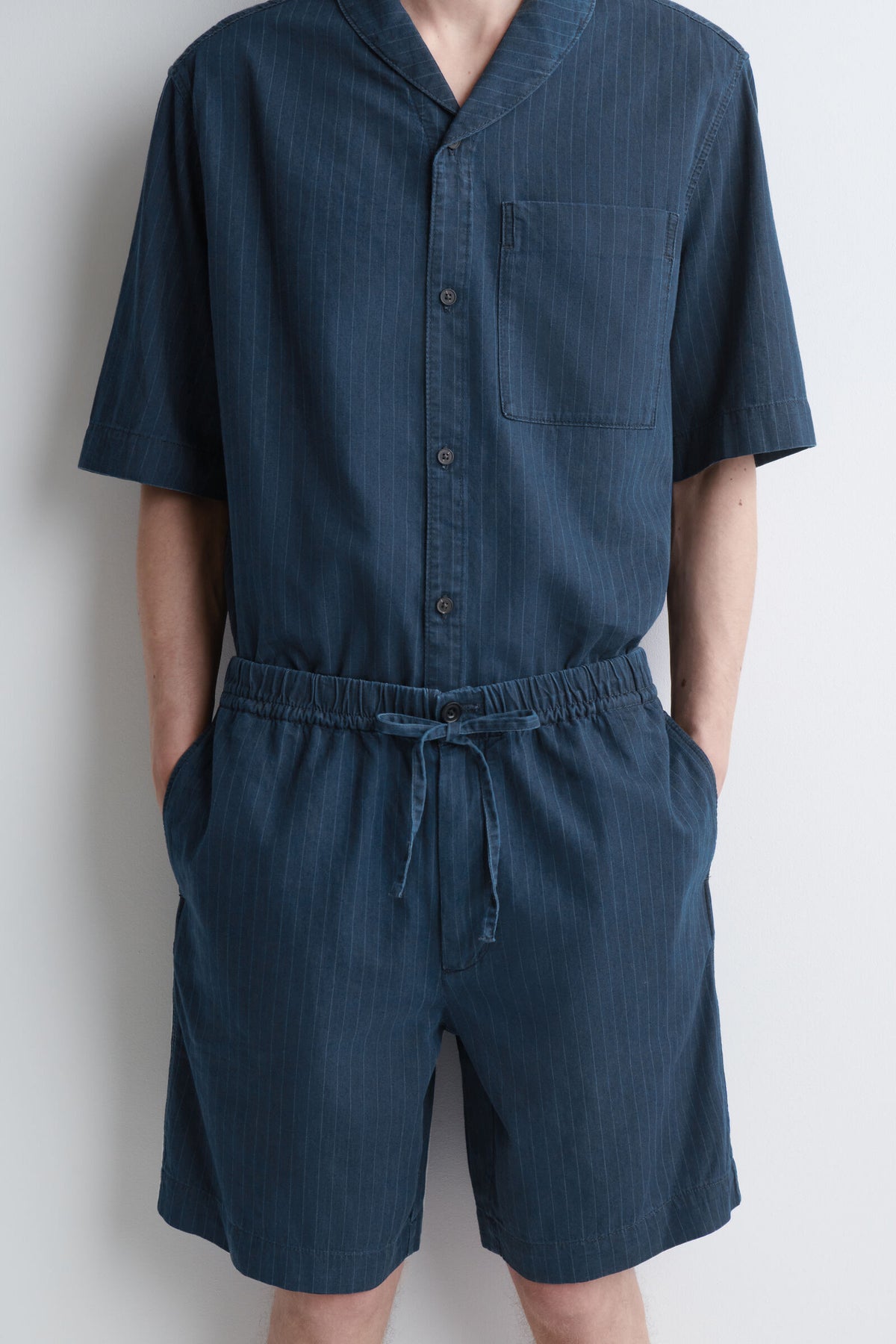 SHORTS DE MEZCLILLA A RAYAS CON CORDÓN - ÍNDIGO / A RAYAS