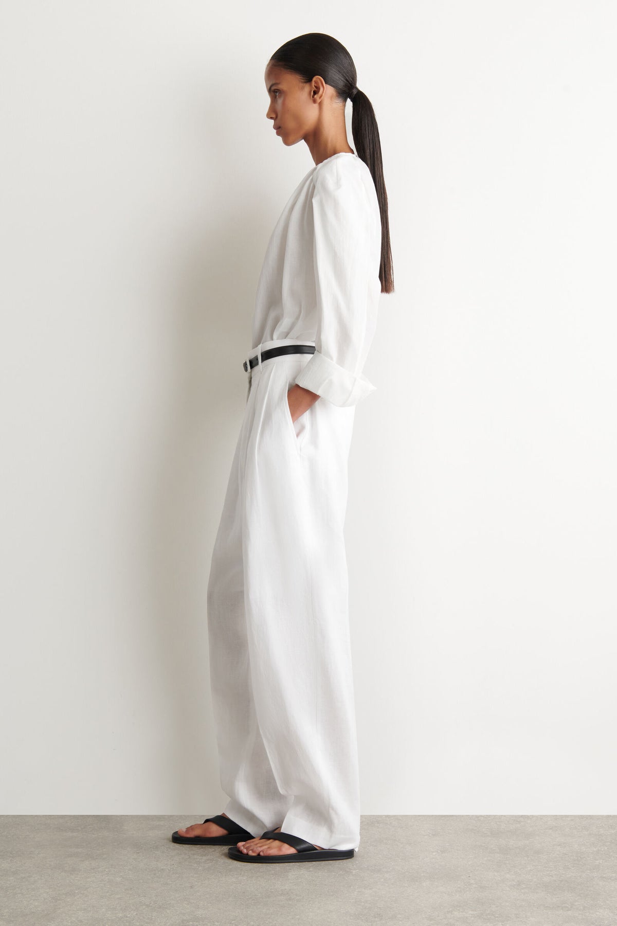 PANTALONES DE LINO SASTREROS DE PIERNA BARREL - BLANCO
