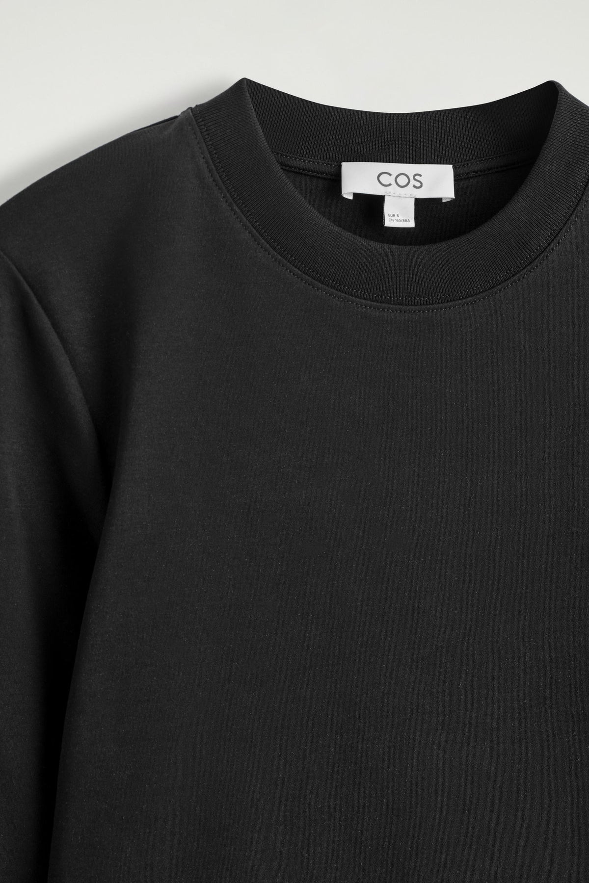 CAMISETA DE MANGA LARGA DE CORTE LIMPIO - NEGRO | DescriptiveDetail