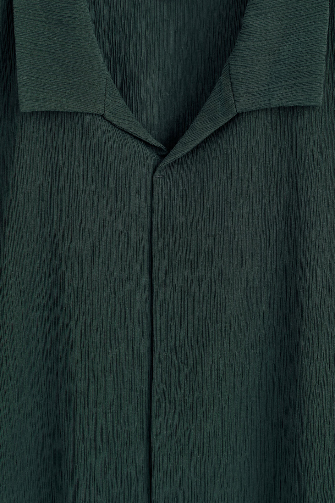CAMISA DE ALGODÓN ARRUGADO - VERDE OSCURO | DescriptiveDetail