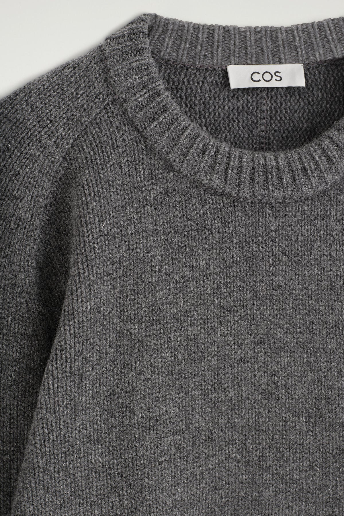 SWEATER DE CASHMERE DE CUELLO REDONDEADO - GRIS MELANGE