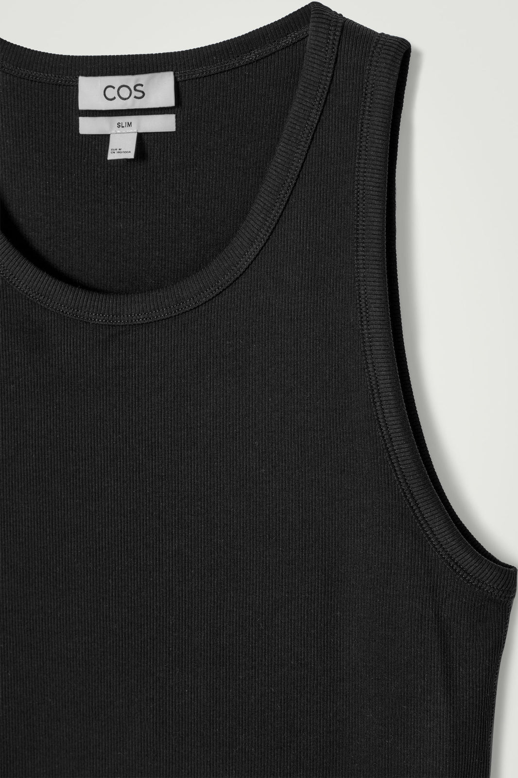 CAMISETA DE ALGODÓN AJUSTADA Y ACANALADA - NEGRO | DescriptiveDetail