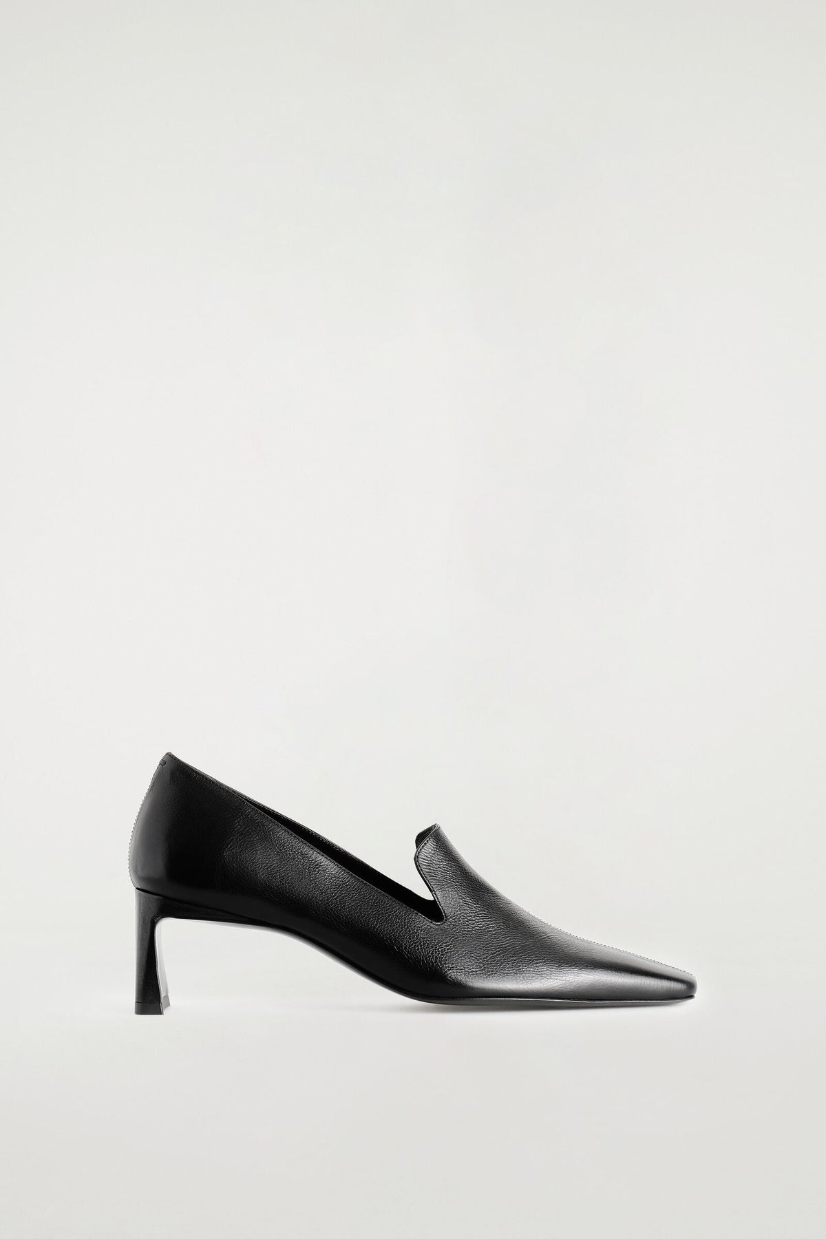 MOCASINES DE PIEL ANGULARES - NEGRO | DescriptiveStillLife