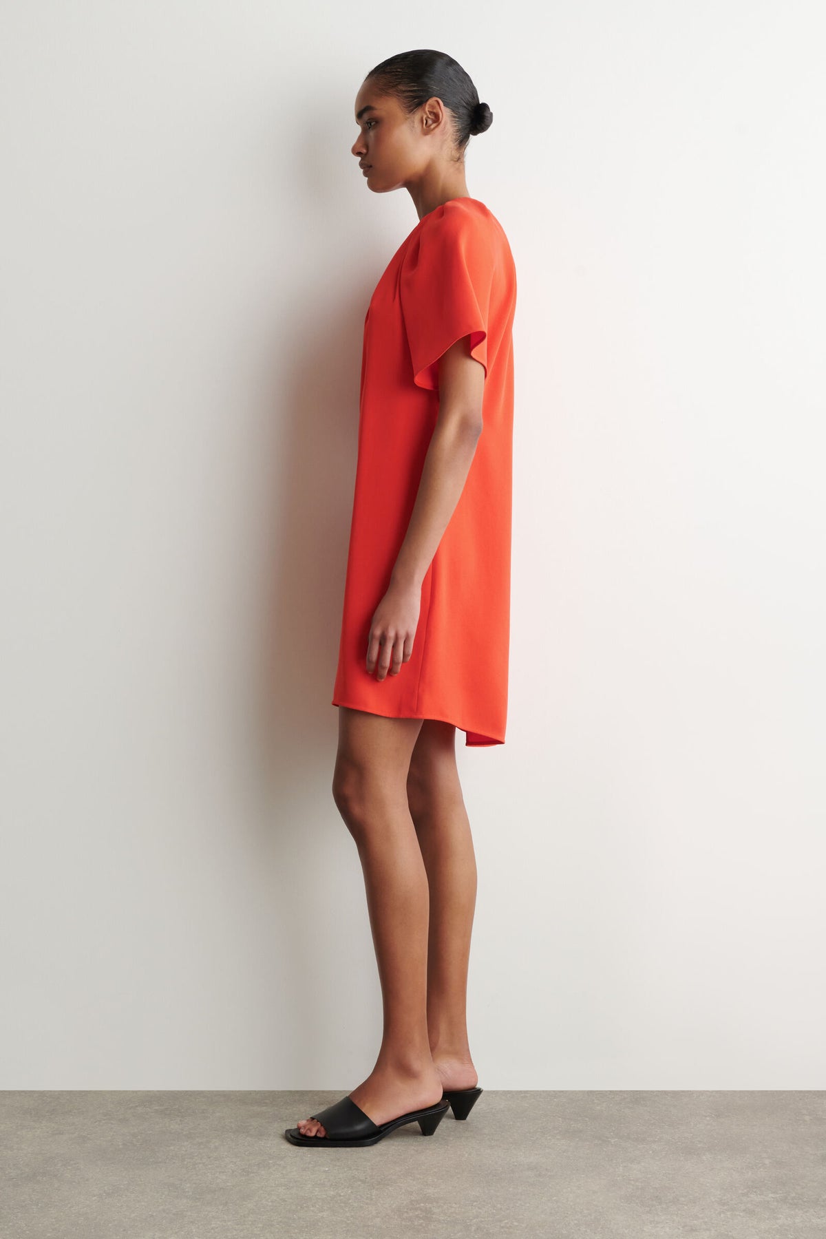 VESTIDO CORTO CON MANGAS ABULLONADAS - NARANJA