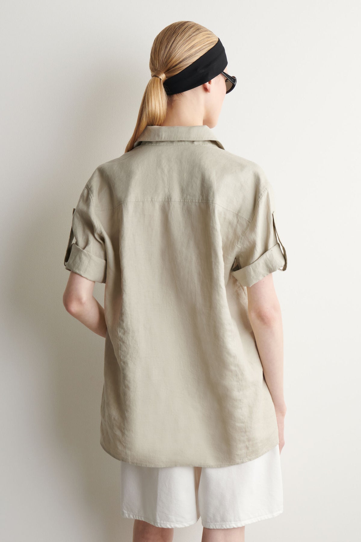 CAMISA DE LINO CON MANGAS DOBLADAS - BEIGE - StillMedia/Lookbook