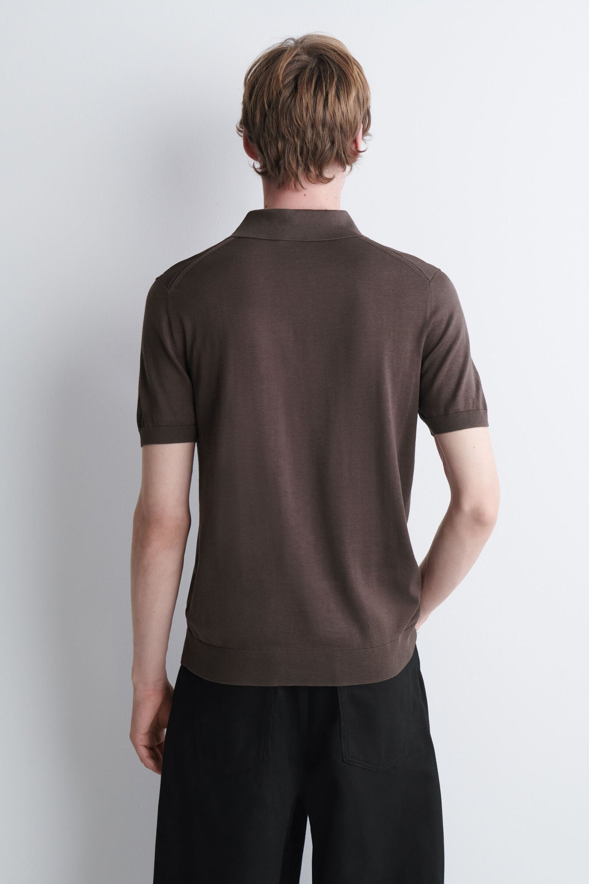 POLO DE SEDA TEJIDO SLIM - MARRÓN