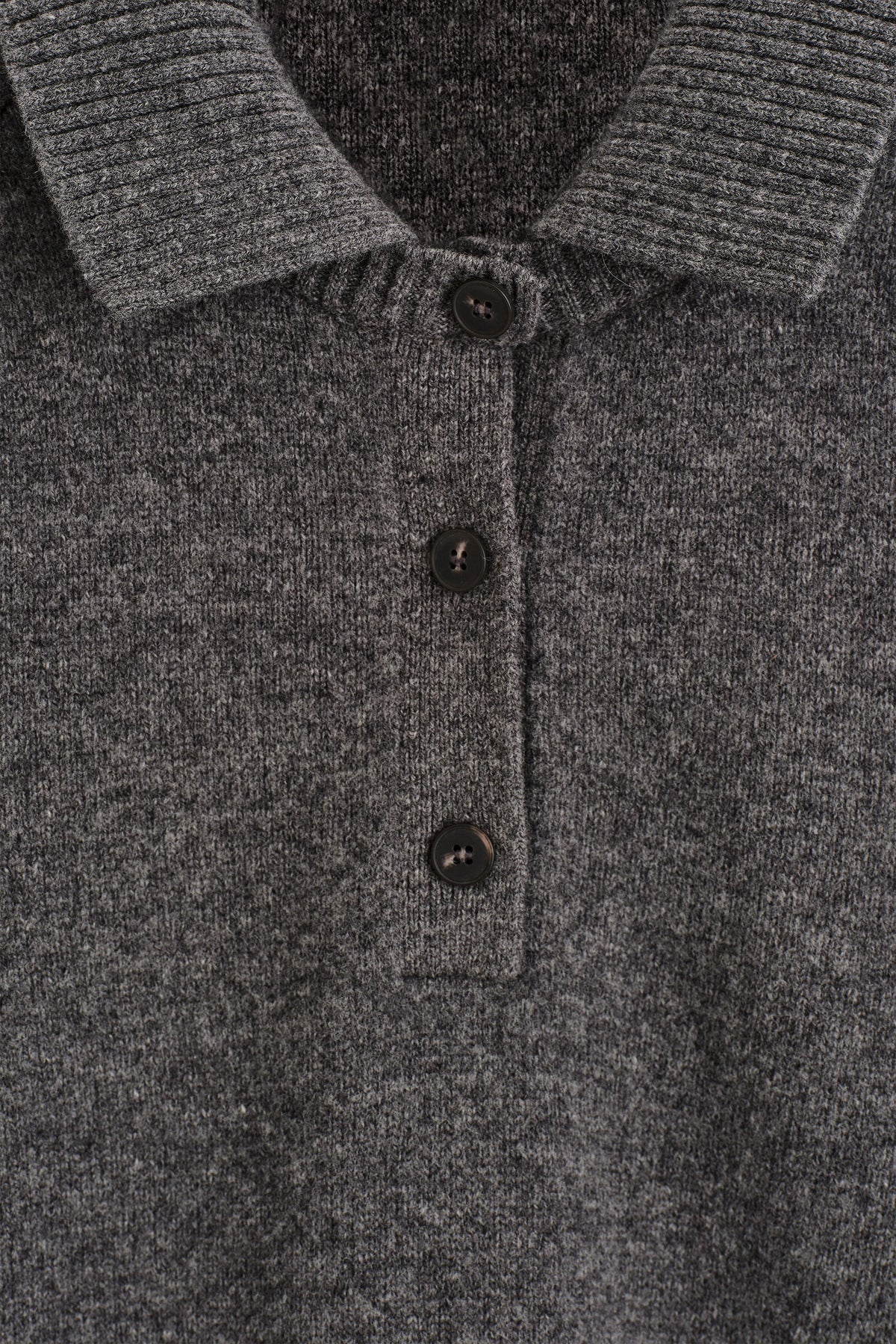 CAMISA DE POLO DE LANA MERINO - GRIS MEZCLA | DescriptiveDetail