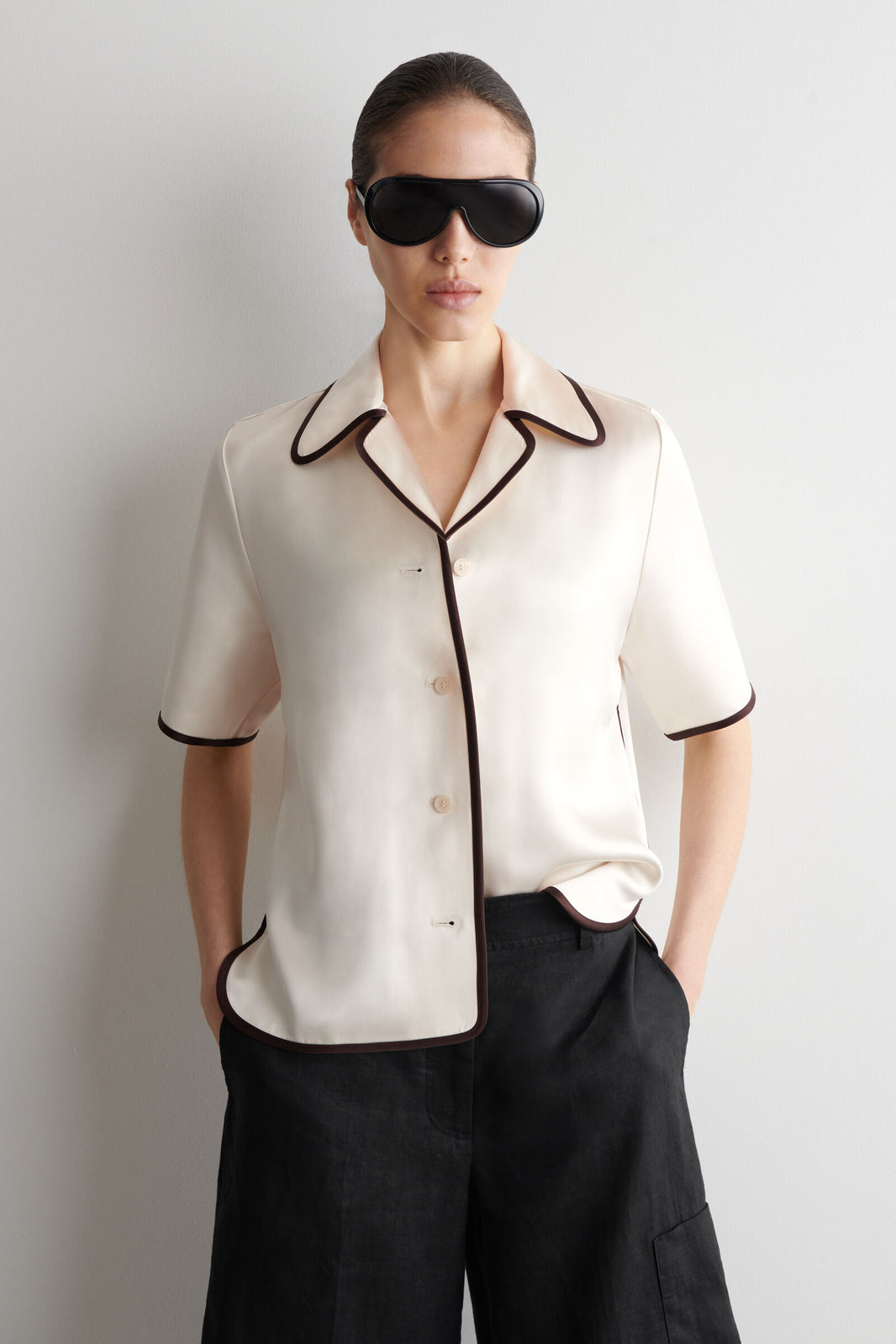 CAMISA DE SATÍN CON CONTRASTE - CREMA / MARRÓN