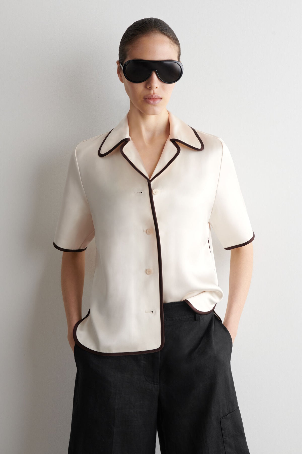 CAMISA DE SATÍN CON CONTRASTE - CREMA / MARRÓN