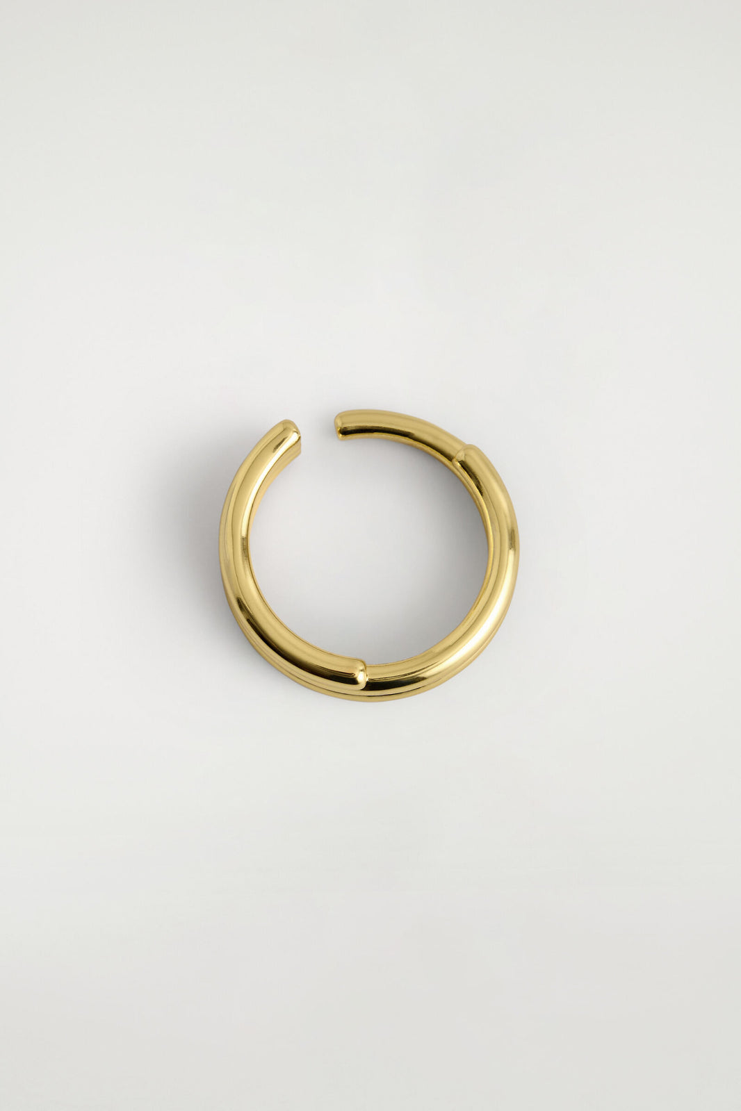 ANILLO APILADO - DORADO | DescriptiveStillLife