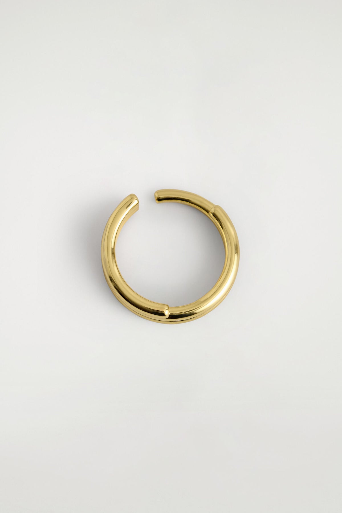 ANILLO APILADO - DORADO | DescriptiveStillLife