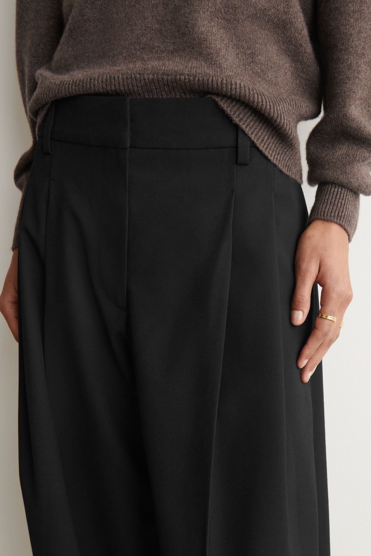 PANTALONES DE MEZCLA DE LANA PLISADOS Y DE CORTE RECTO - NEGRO