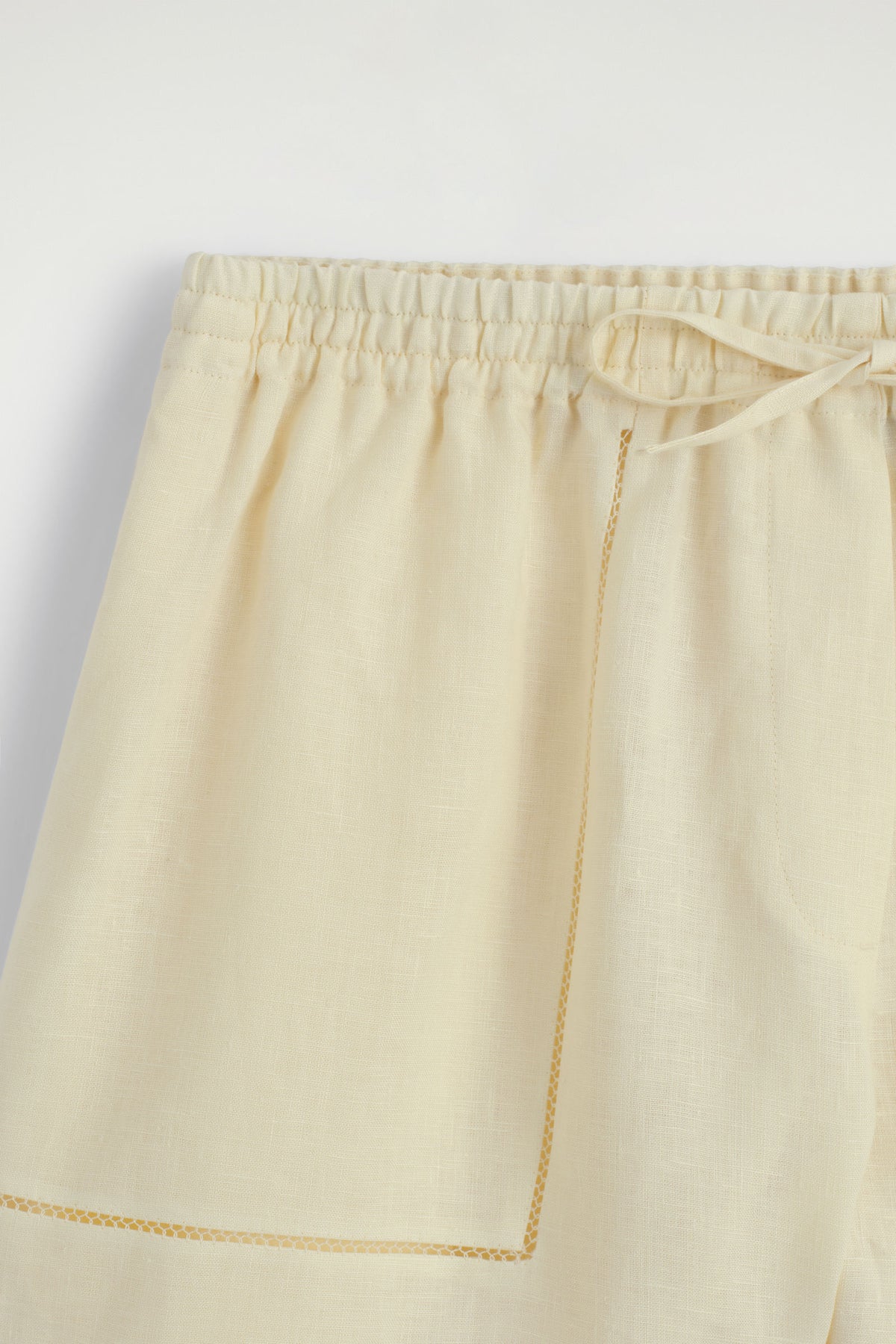 SHORTS DE LINO CON DETALLES BORDADOS - AMARILLO MANTEQUILLA - StillMedia/DescriptiveDetail