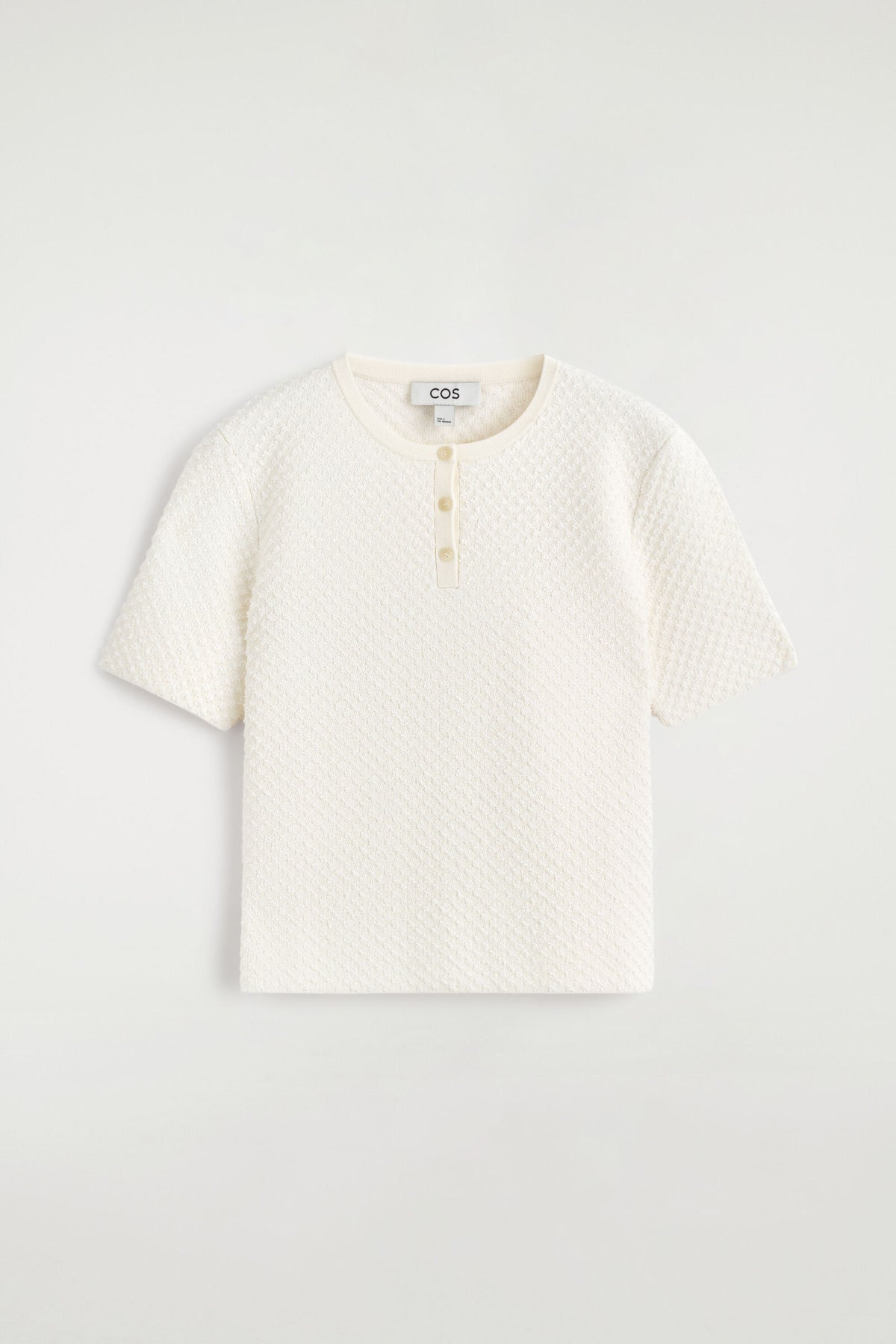 CAMISETA HENLEY DE PUNTO JACQUARD - CREMA | DescriptiveStillLife