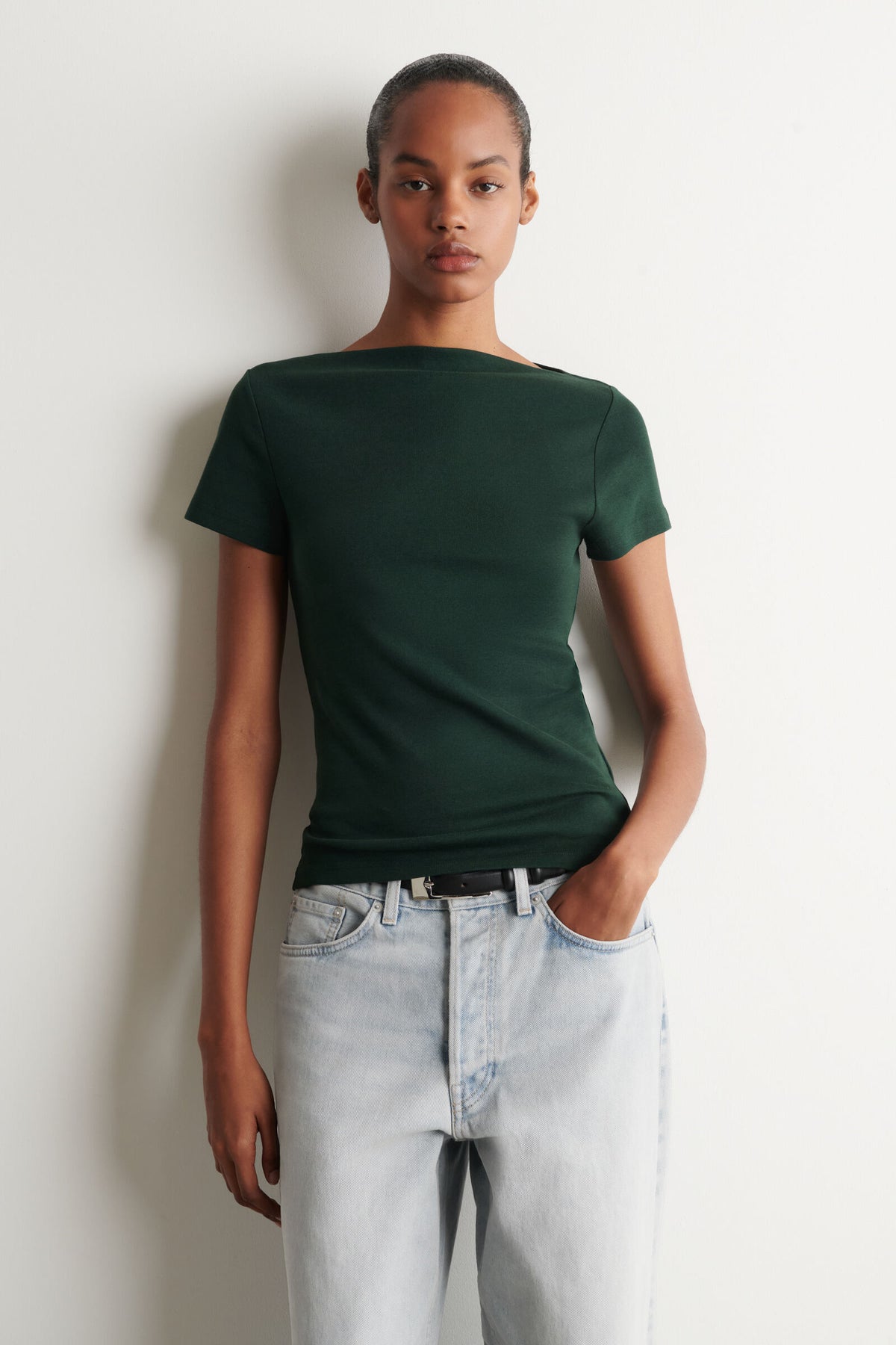 CAMISETA DE ALGODÓN DE CUELLO BARCO SLIM - VERDE OSCURO