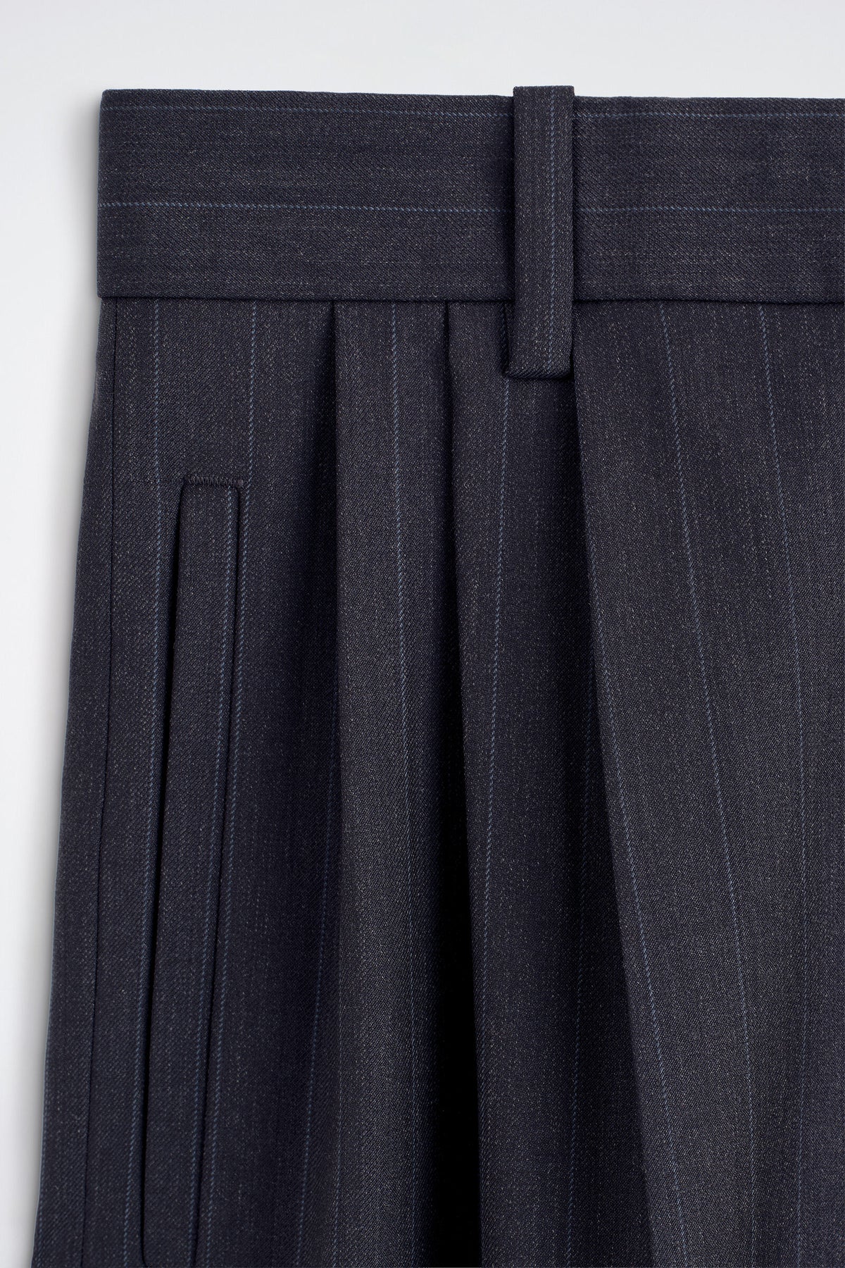 PANTALONES ANCHOS DE PLIEGUES - AZUL MARINO / RAYAS | DescriptiveDetail