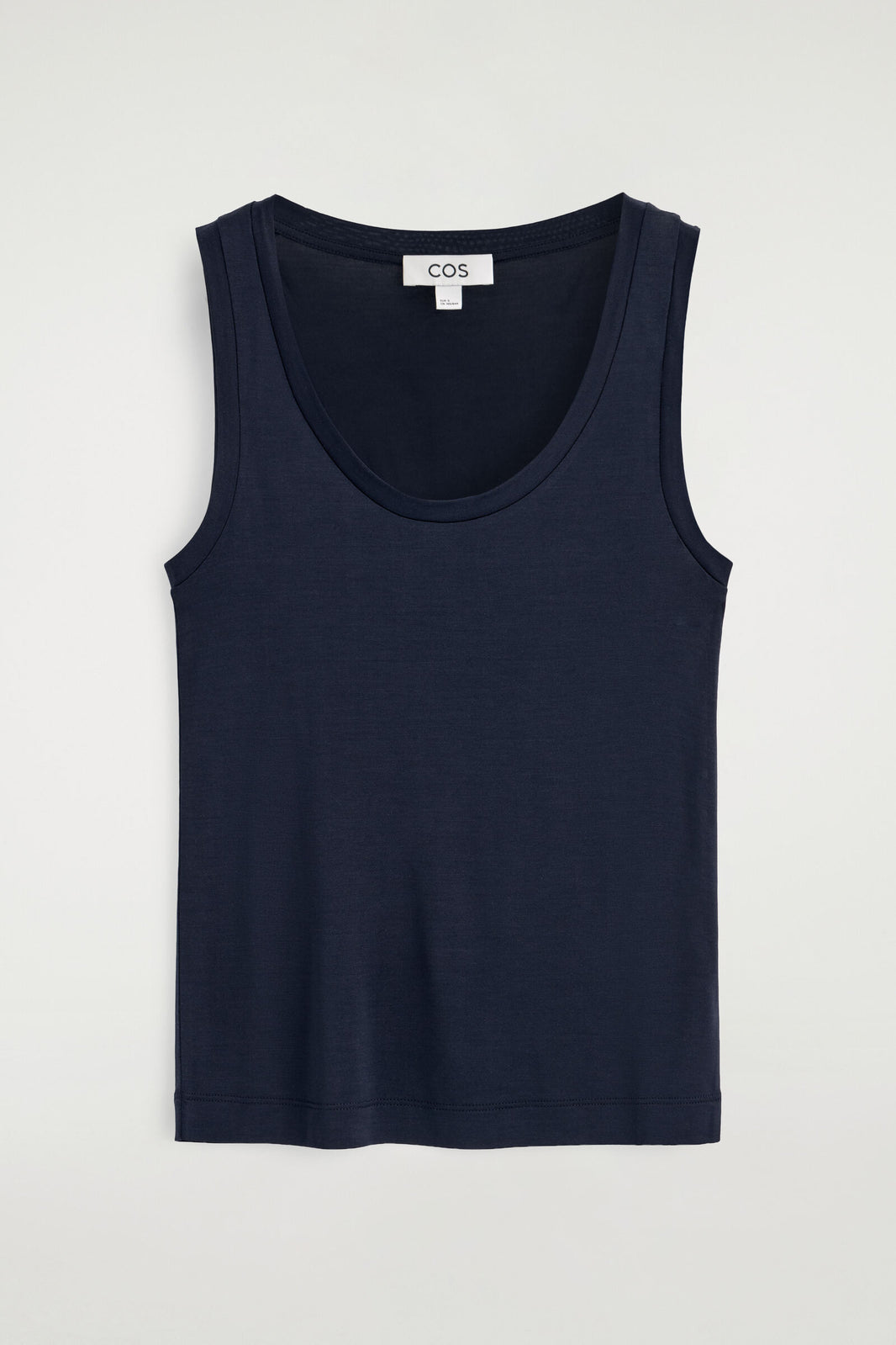 TANK TOP DE SEDA CON ESCOTE REDONDO - NAVY | DescriptiveStillLife