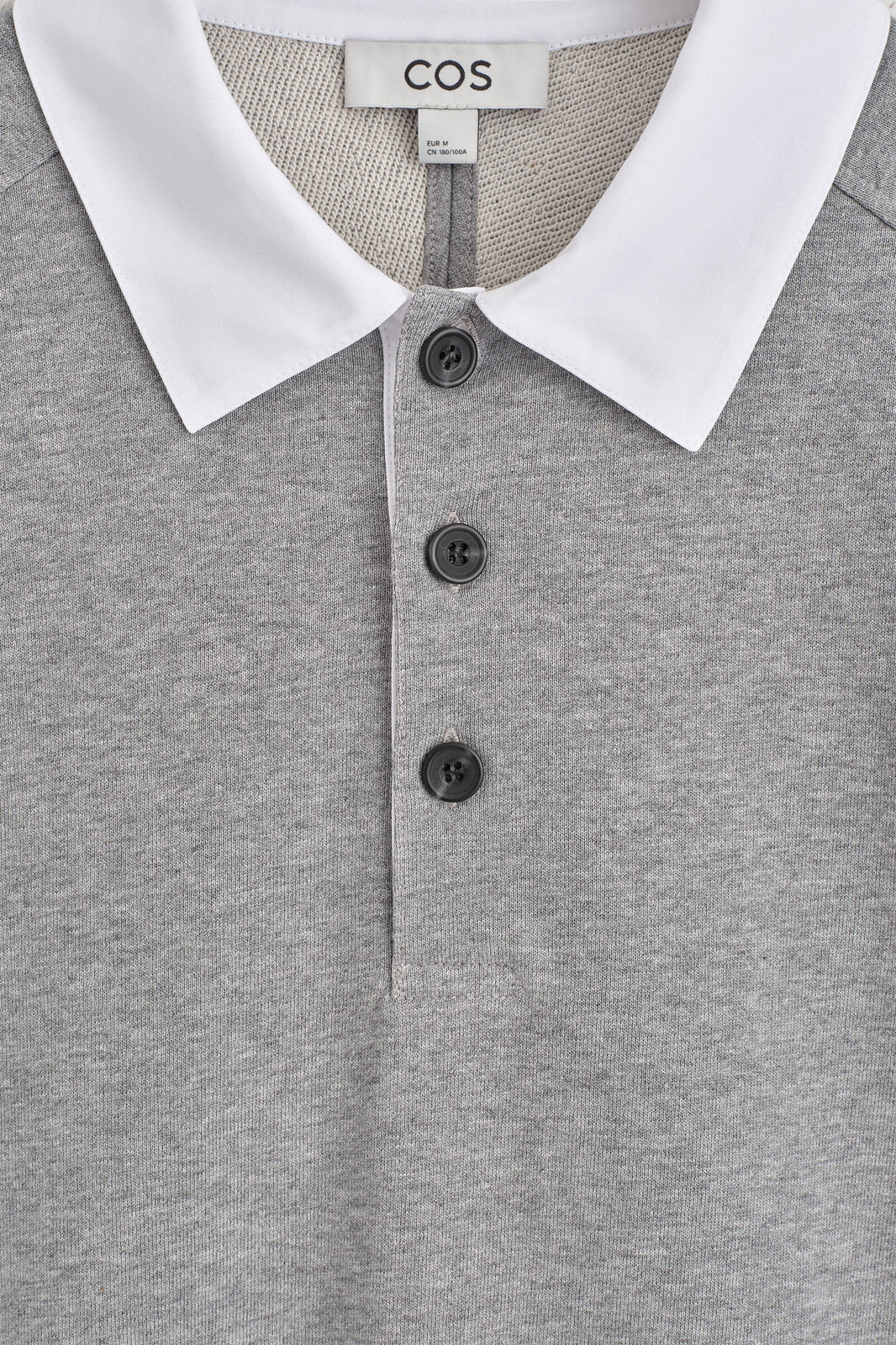 CAMISETA POLO CON CUELLO DE CONTRASTE - GRIS MELANGE | DescriptiveDetail