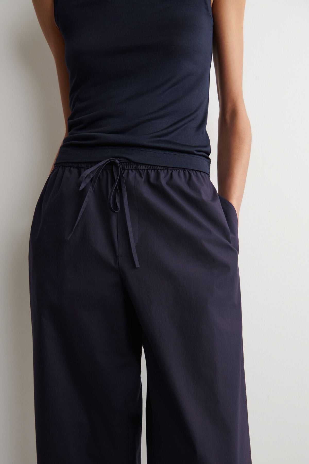 PANTALONES DE ALGODÓN DE CORTE RECTO CON CINTA AJUSTABLE - MARINO