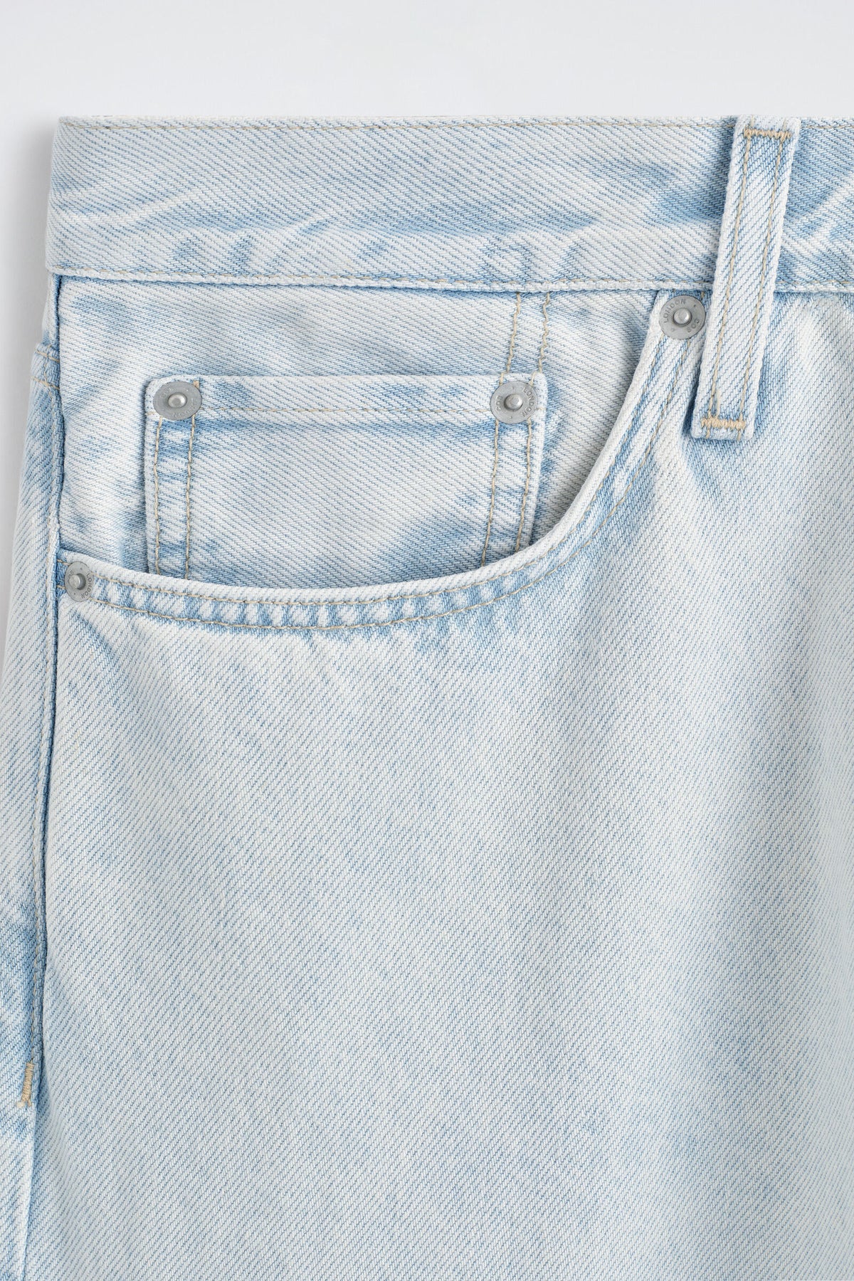 JEANS DE CORTE REGULAR Y PIERNA RECTA DE LA MARCA - AZUL CLARO | DescriptiveDetail