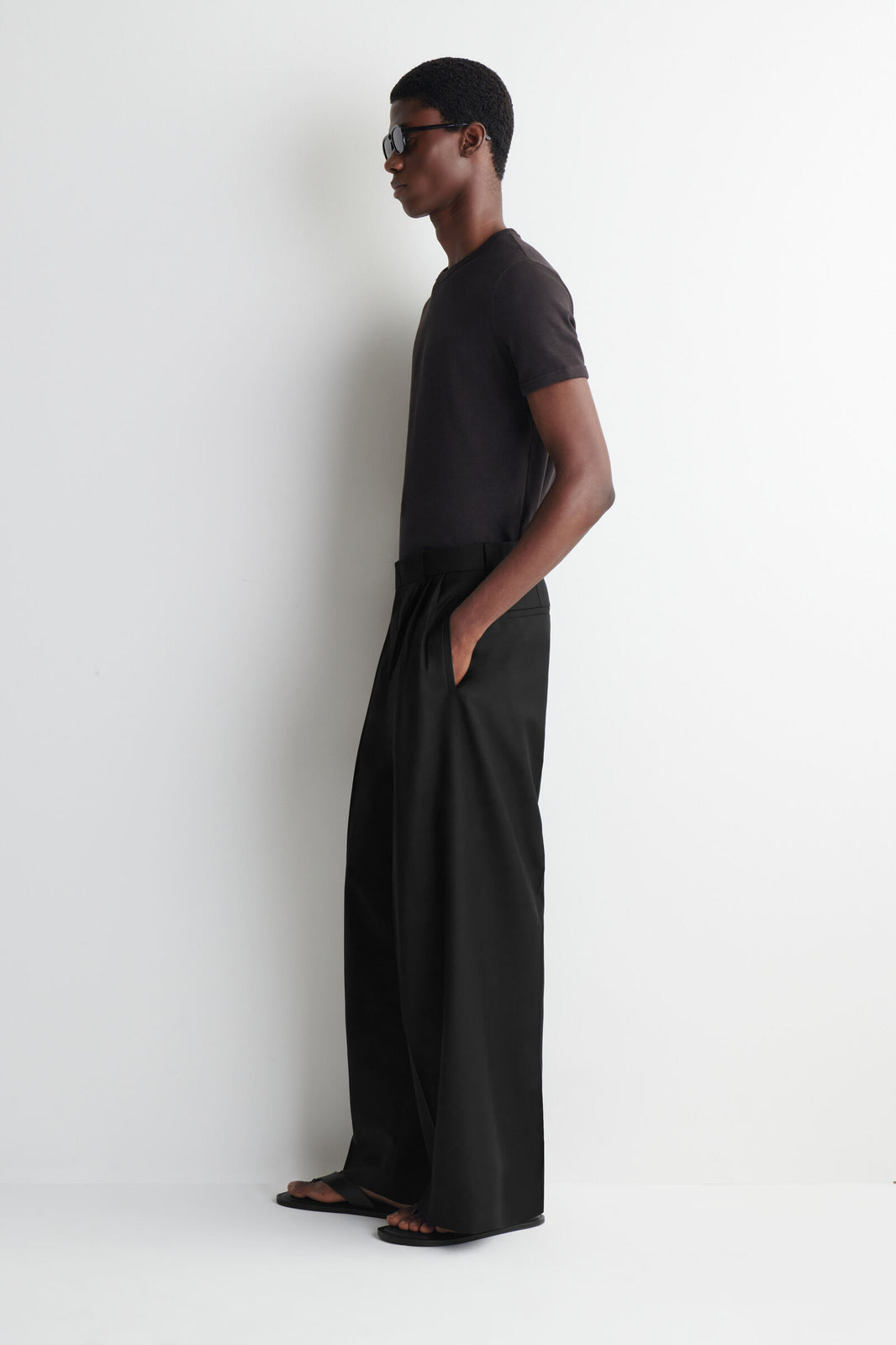 PANTALONES ANCHOS DE PLIEGUES - NEGRO