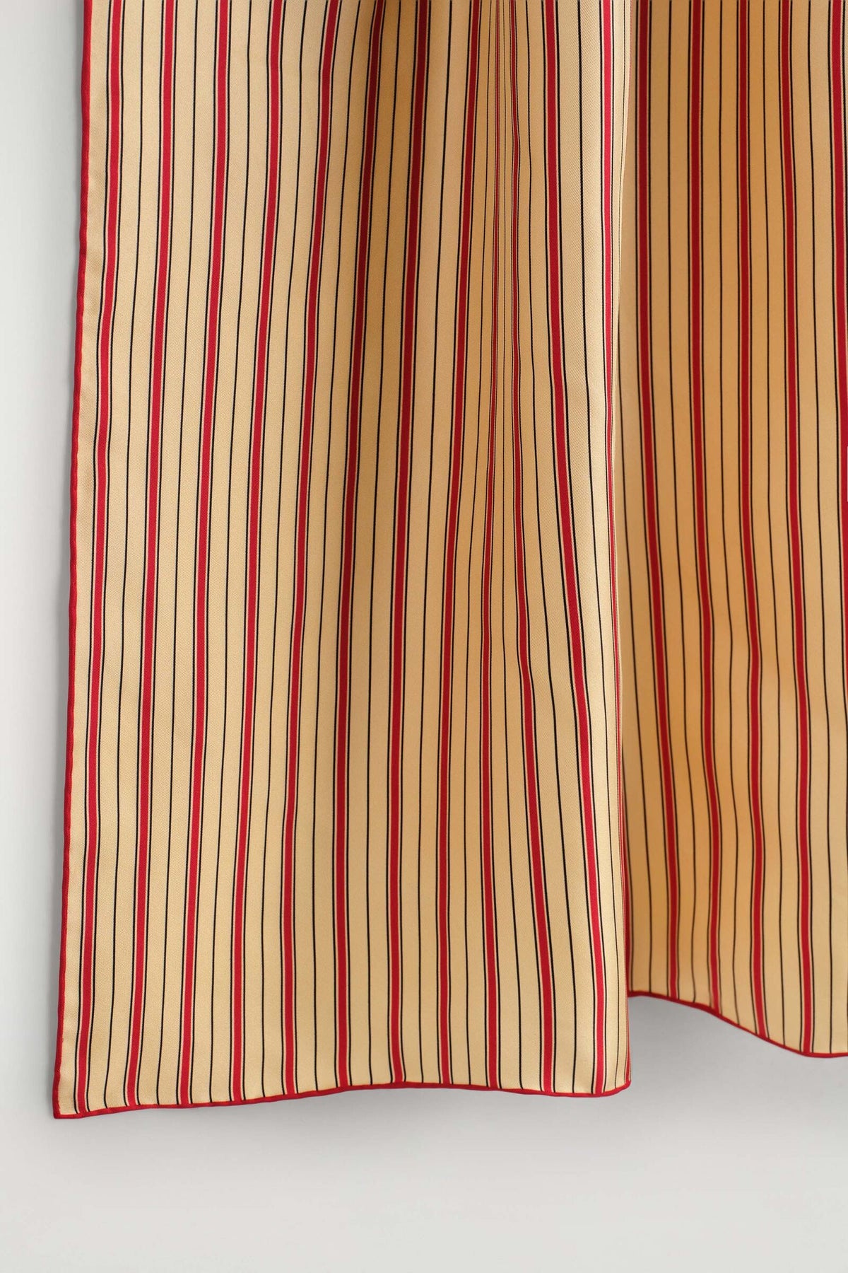 PAÑUELO DE SEDA A RAYAS - ROJO / AMARILLO / RAYAS | DescriptiveDetail
