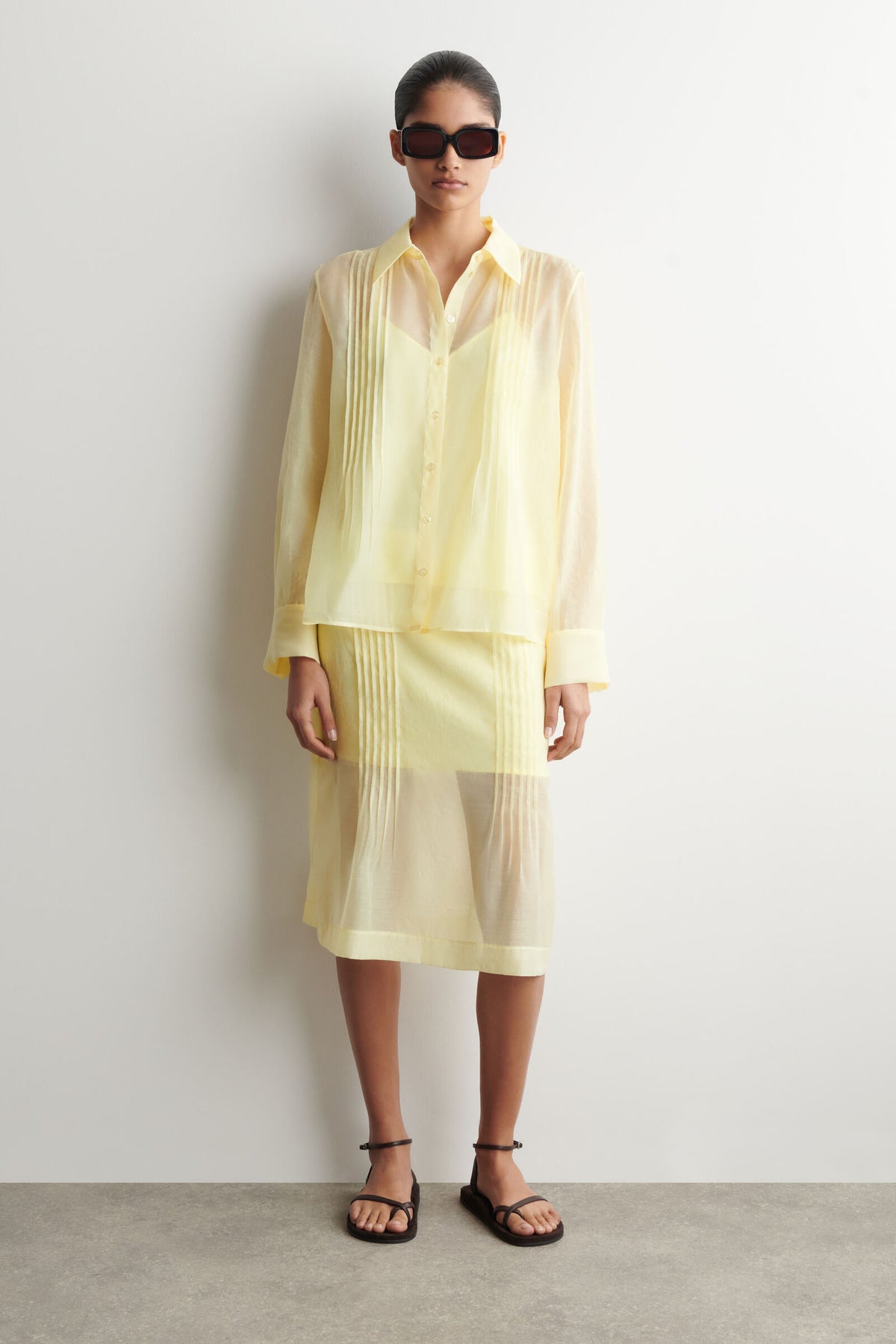 CAMISA TRANSPARENTE CON PLISADOS - AMARILLO