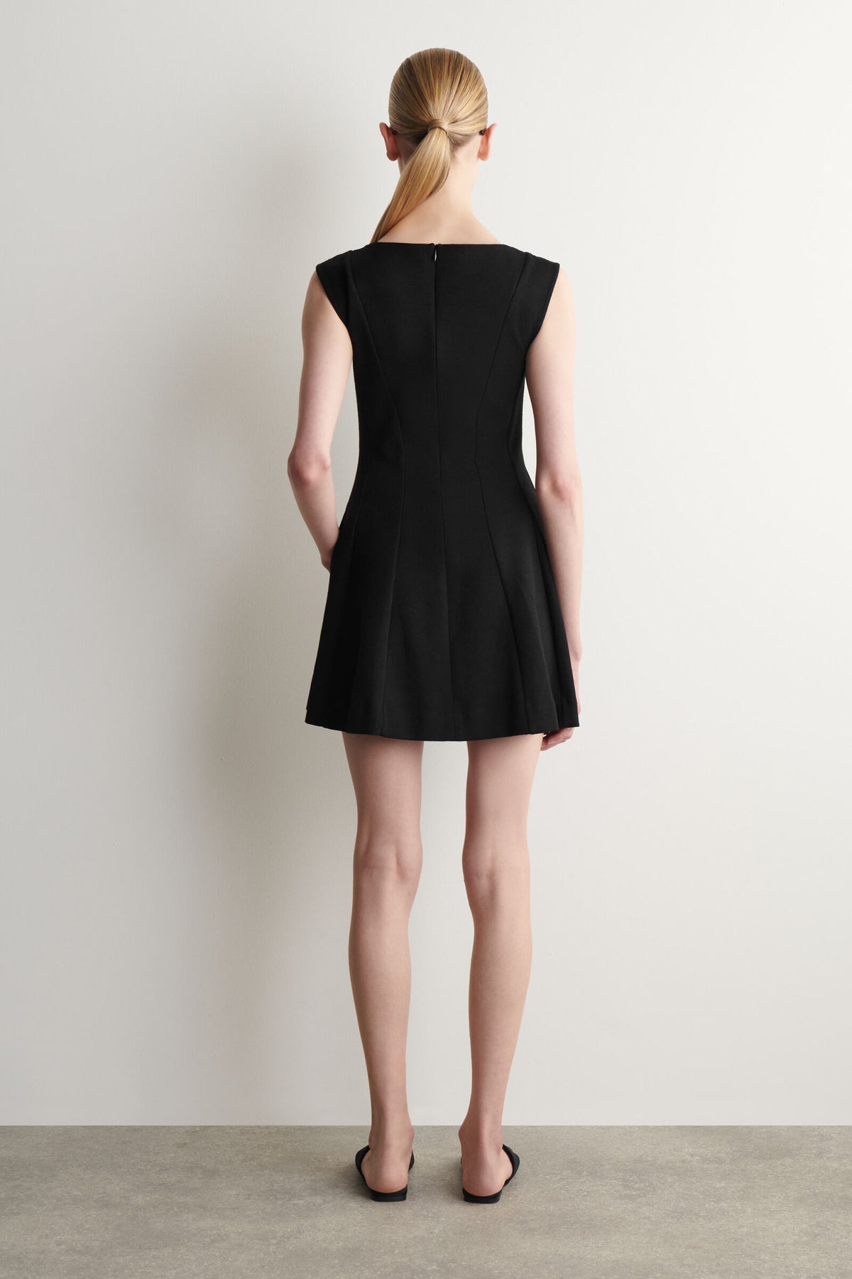 VESTIDO MINI DE ALGODÓN ESCULTÓRICO - NEGRO