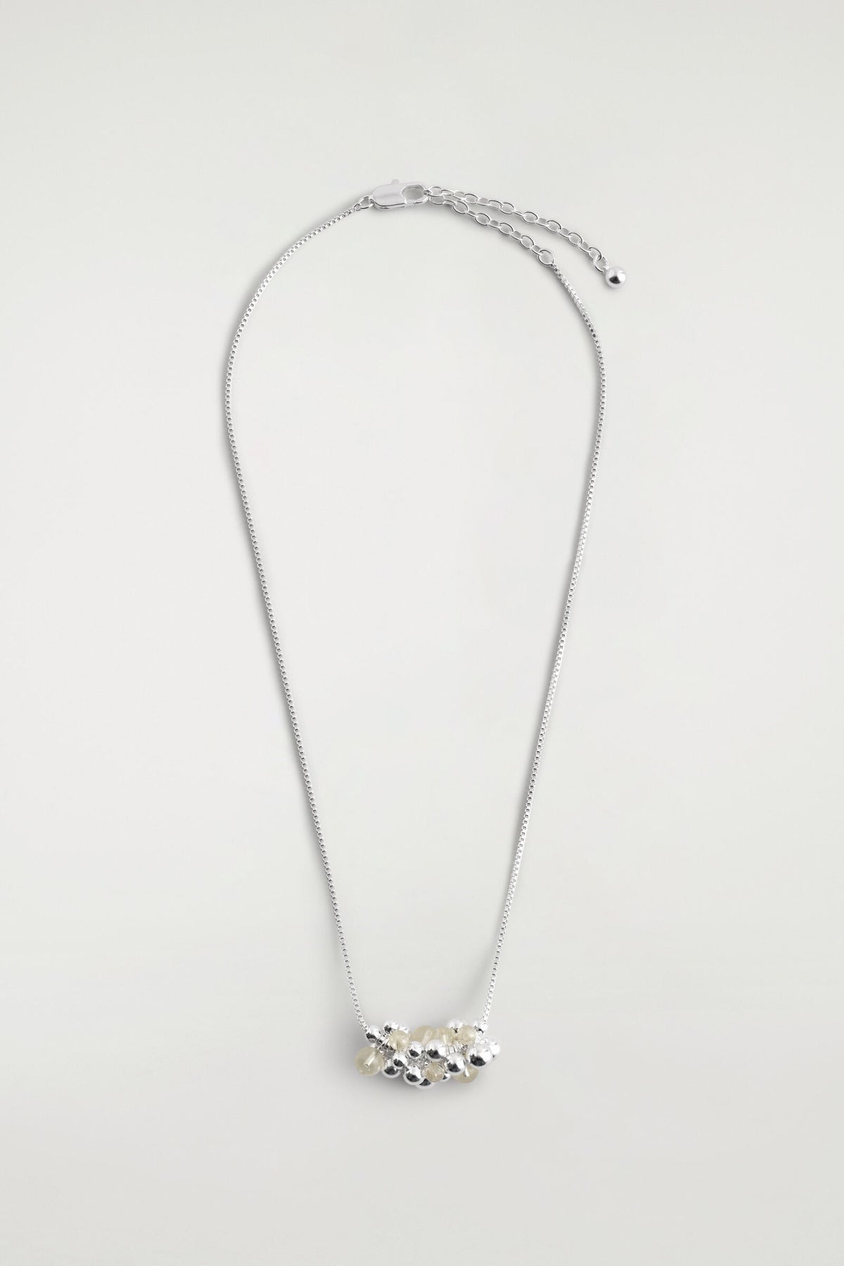 COLLAR DE CUENTAS AGRUPADAS - PLATA | DescriptiveStillLife