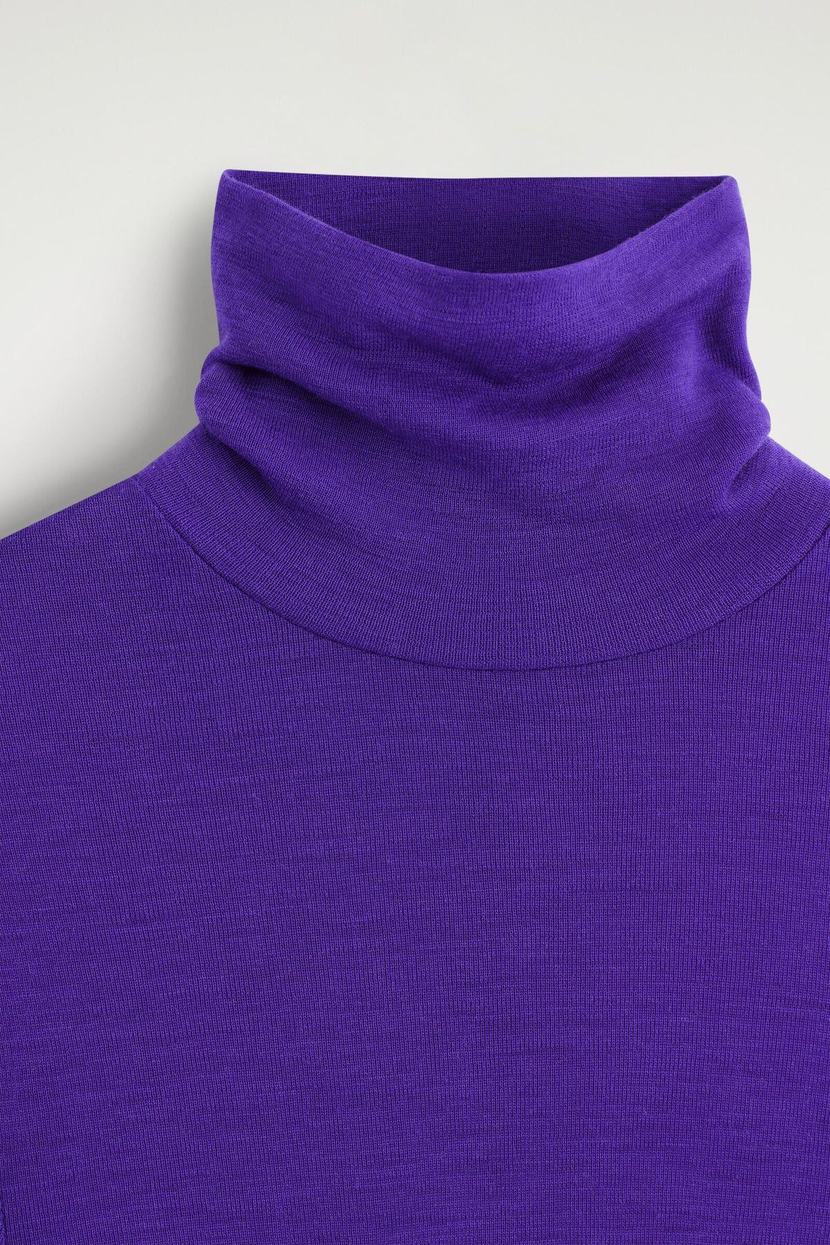 TOP DE CUELLO ALTO DE LANA MERINO - MORADO | DescriptiveDetail