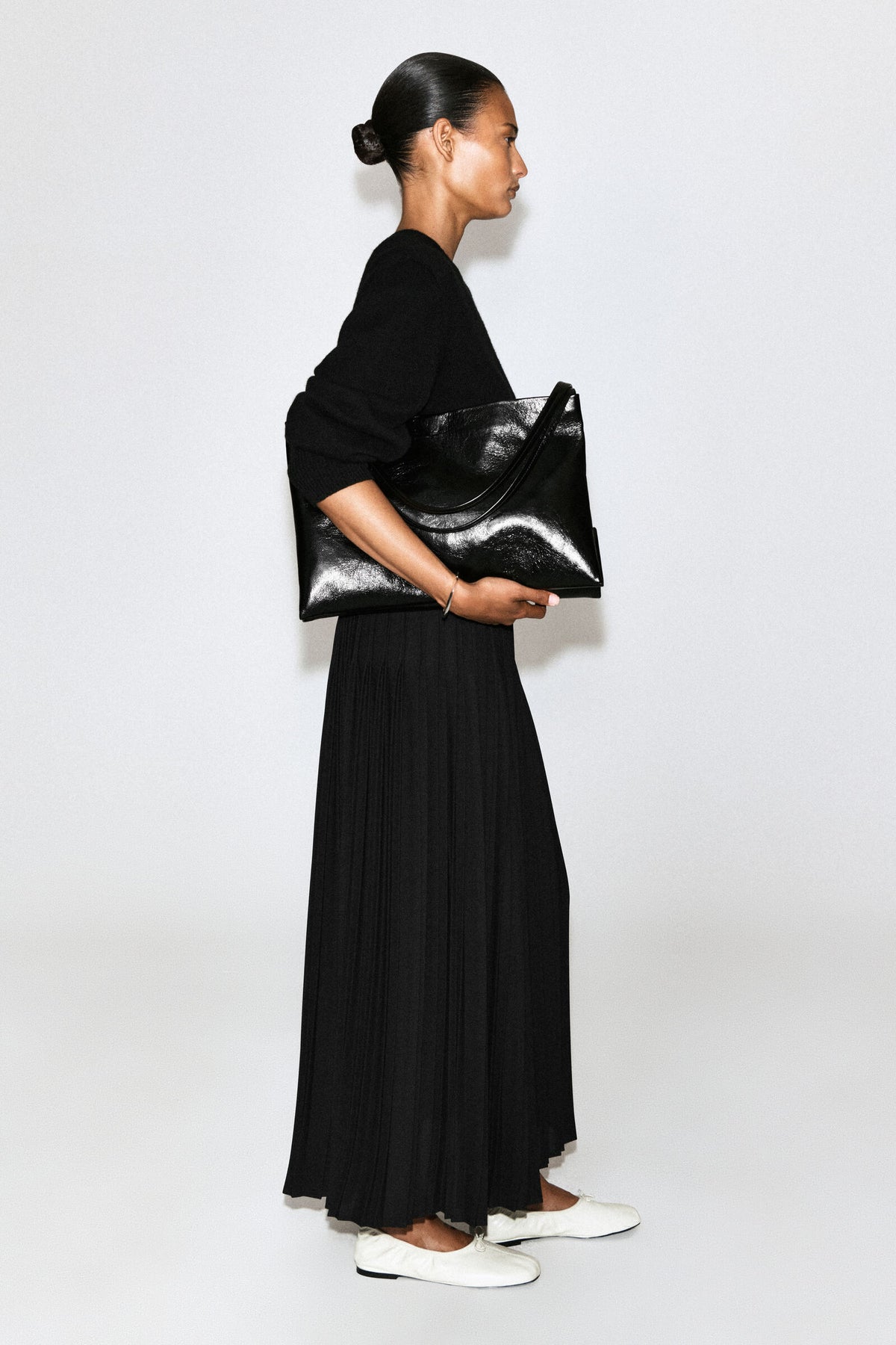FALDA MIDI DE CREP PLISADA - NEGRO