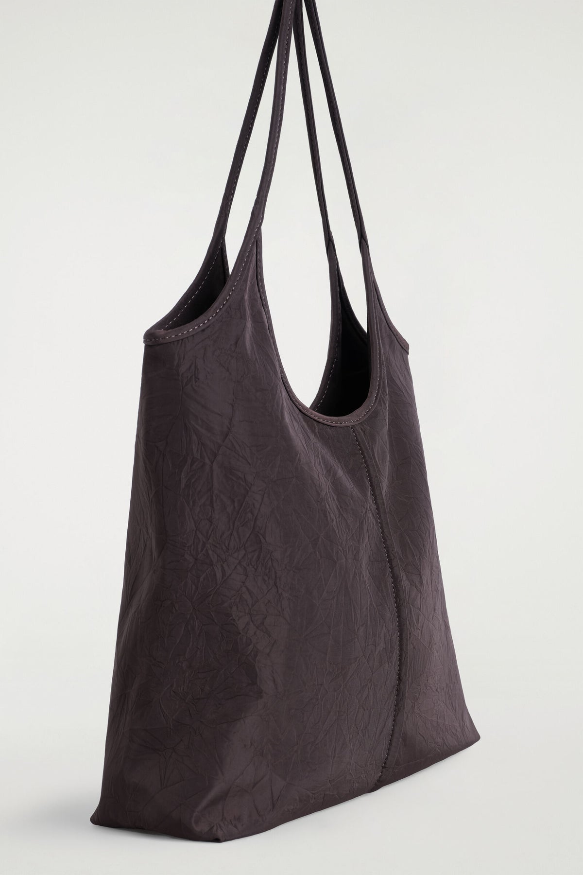 BOLSA DE TOTE ESCULTÓRICA - CAPARAZÓN ARRUGADO - MARRÓN | DescriptiveDetail