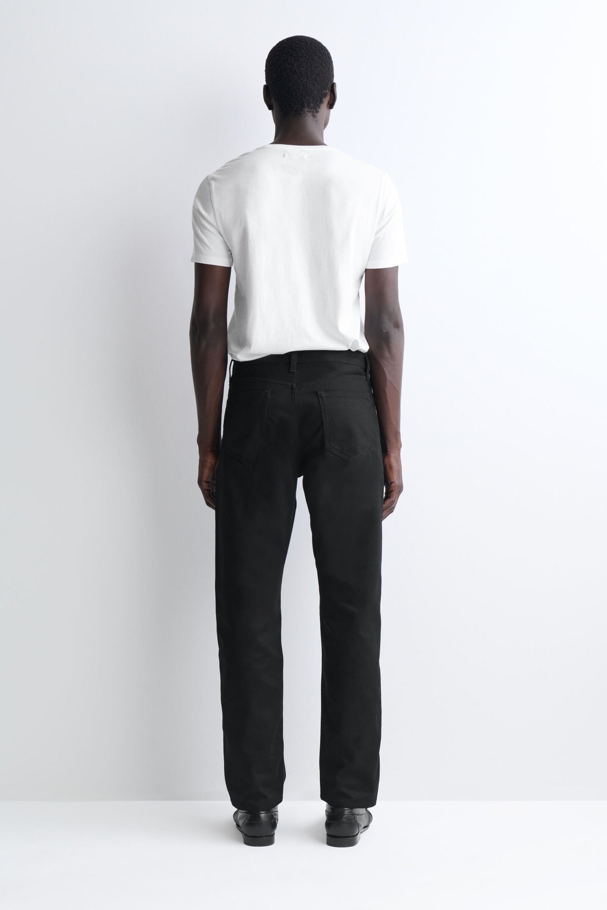 JEANS SIGNATURE DE CORTE REGULAR Y PIERNA RECTA - NEGRO