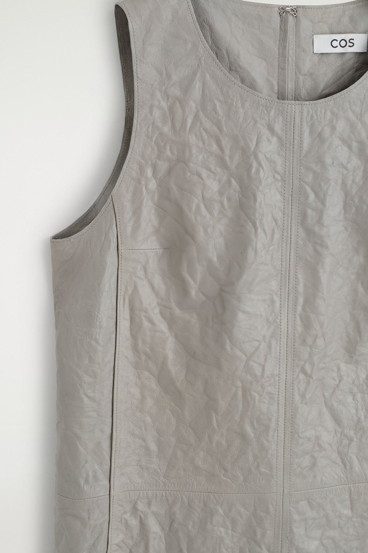 VESTIDO DE CUERO TEXTURIZADO - GRIS CLARO - StillMedia/DescriptiveDetail