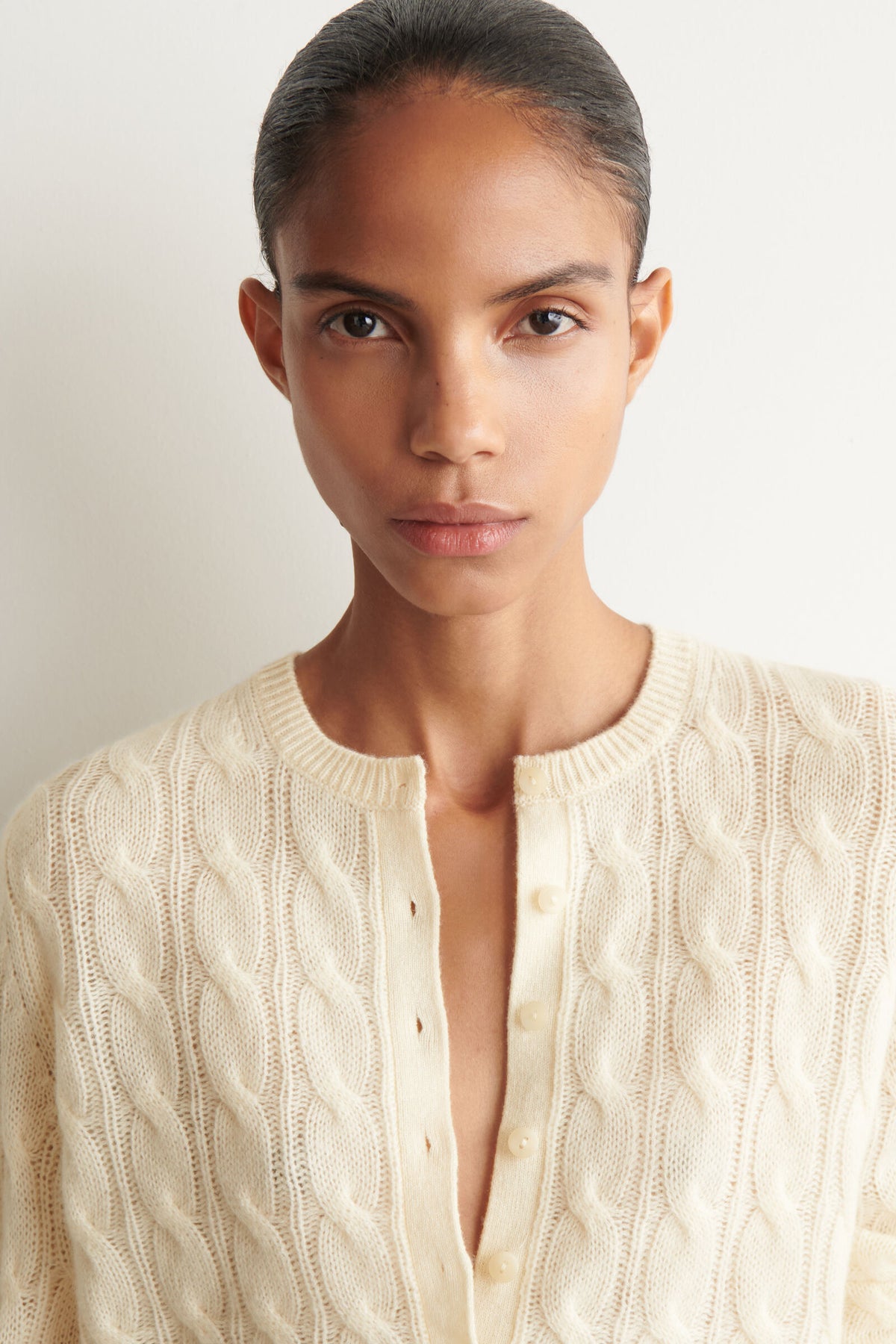 CÁRDIGAN DE CASHMERE DE PUNTO TRENZADO - MARFIL