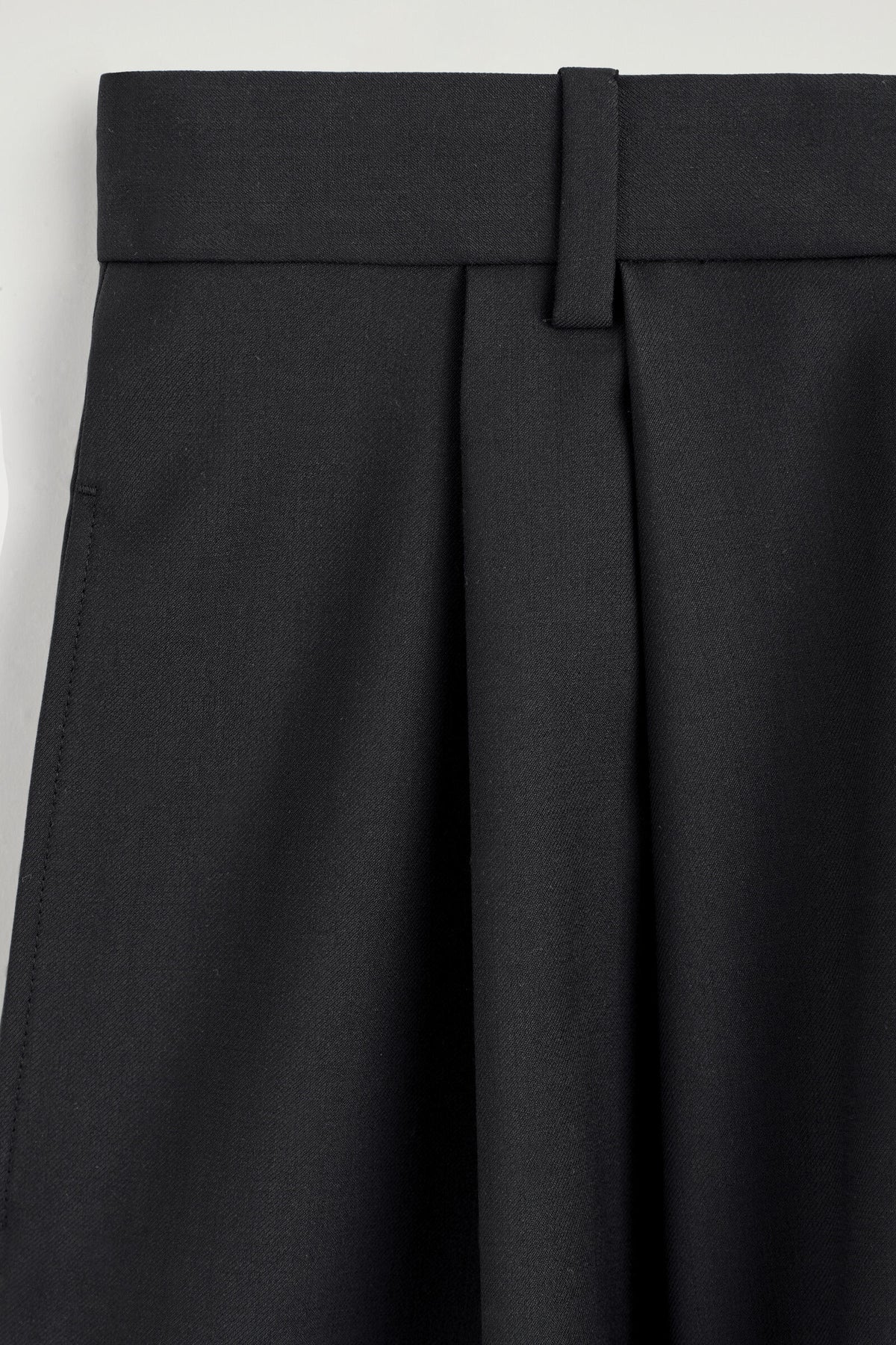 PANTALONES CULOTTE DE LANA PLISADA - NEGRO | DescriptiveDetail