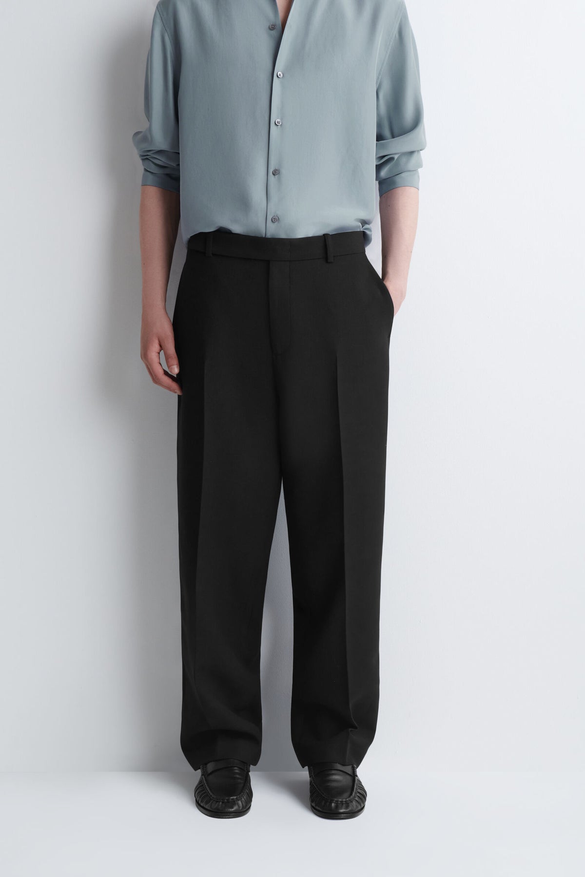 PANTALONES DE MEZCLA DE LANA CON CORTE RELAJADO Y PIERNA RECTA - NEGRO