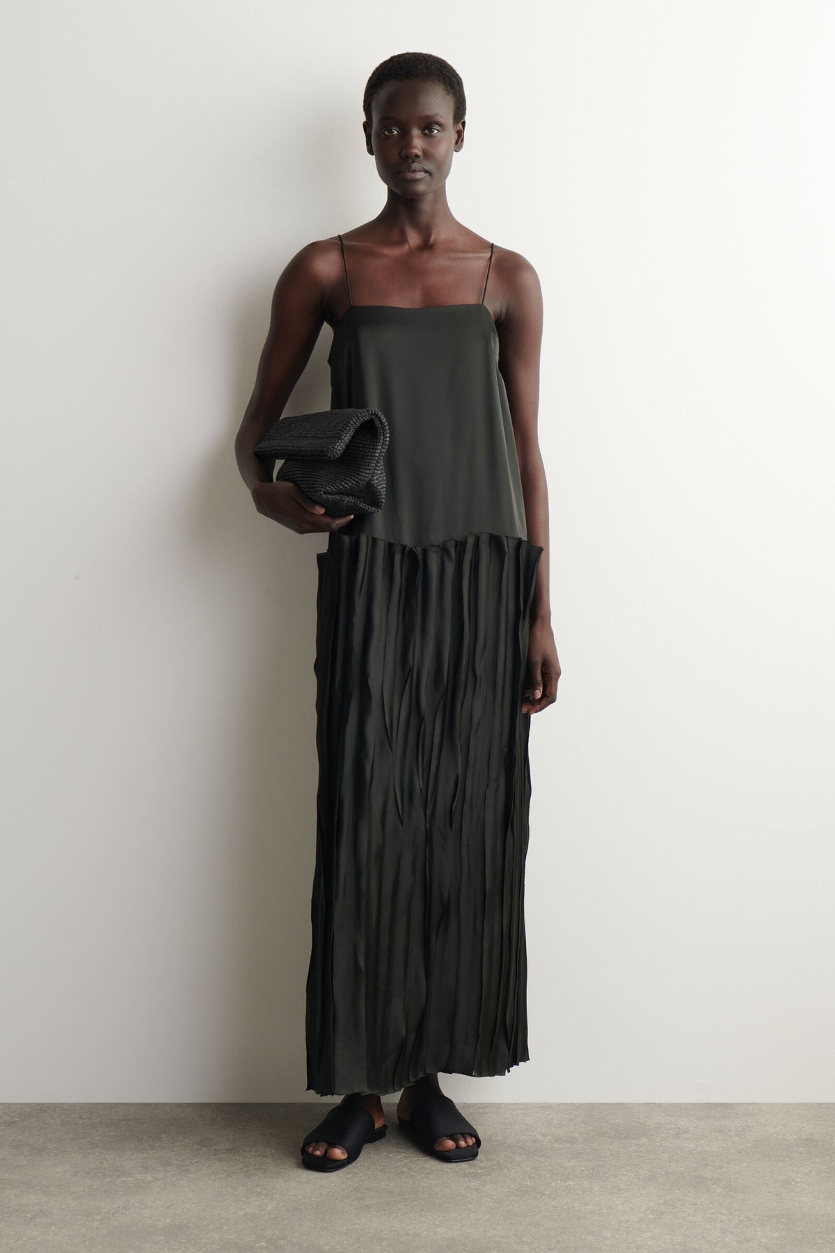 VESTIDO MIDI CON PANELES Y APLICACIONES - VERDE OSCURO