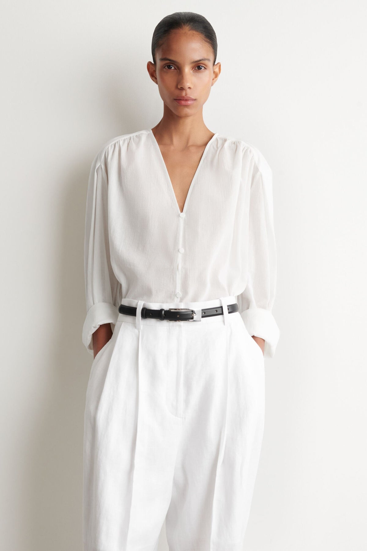 PANTALONES DE LINO SASTREROS DE PIERNA BARREL - BLANCO